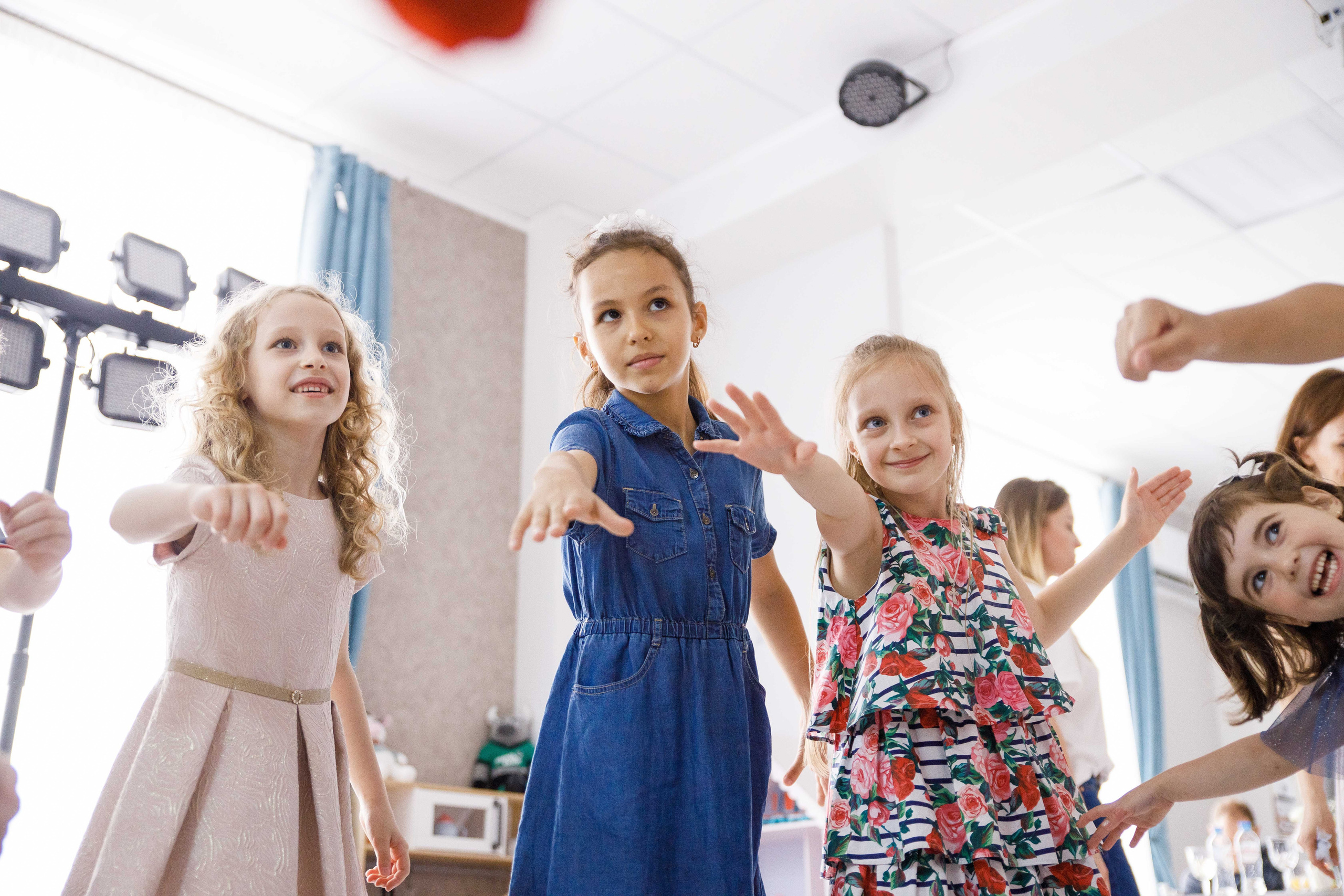 ДР Лизы и Таси. Домик в облаках. Фотограф Андрей Баксов