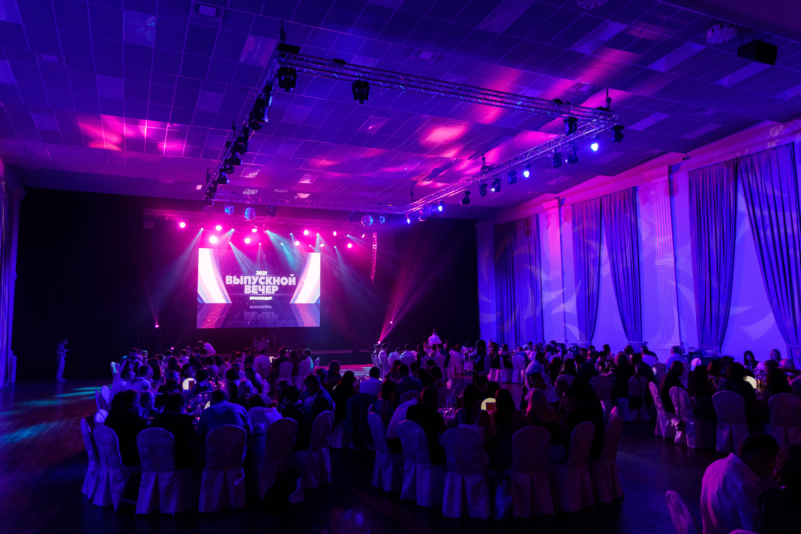 Выпускной Алёны. 11 класс. Галич Хол. Фотограф Андрей Баксов