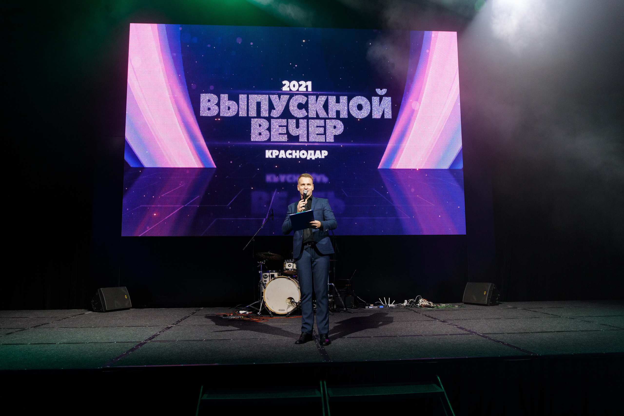 Выпускной Алёны. 11 класс. Галич Хол. Фотограф Андрей Баксов