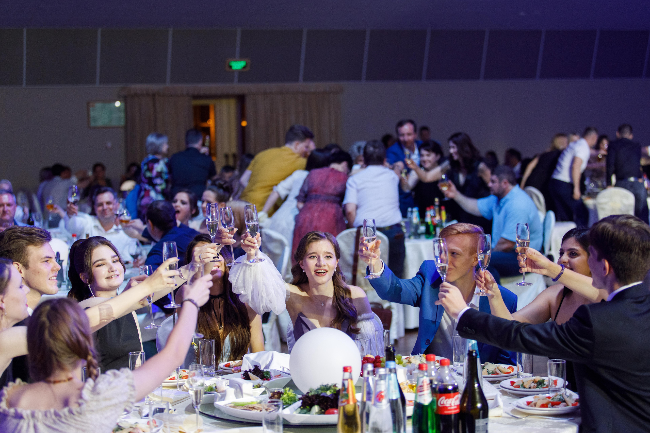 Выпускной Алёны. 11 класс. Галич Хол. Фотограф Андрей Баксов