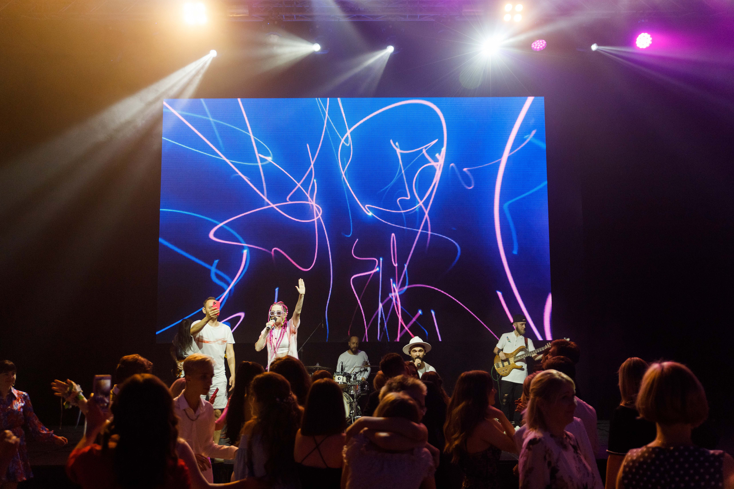 Выпускной Алёны. 11 класс. Галич Хол. Фотограф Андрей Баксов