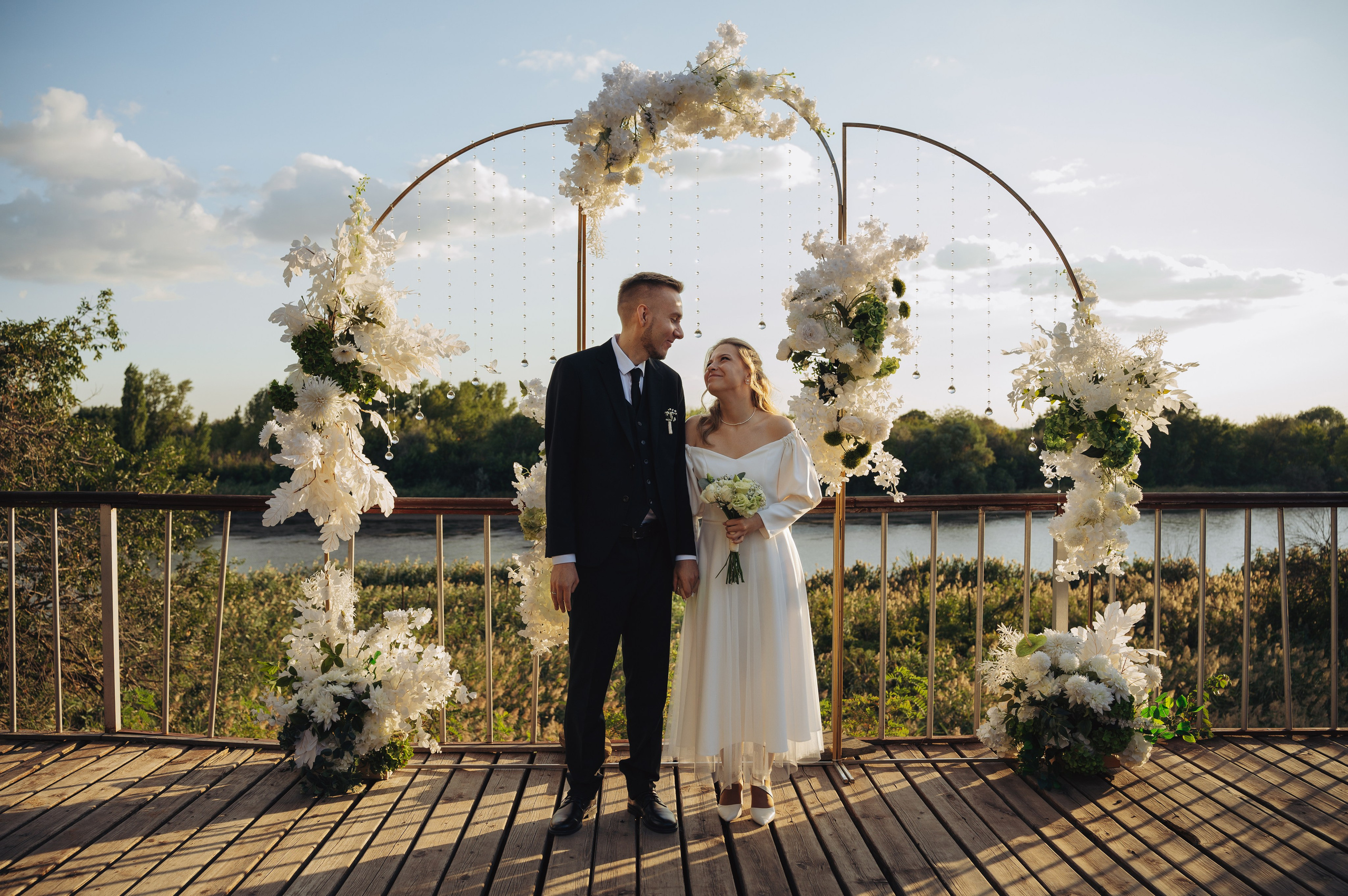 Свадебная съемка в Ростове, прогулка на яхте и семейный ужин за городом