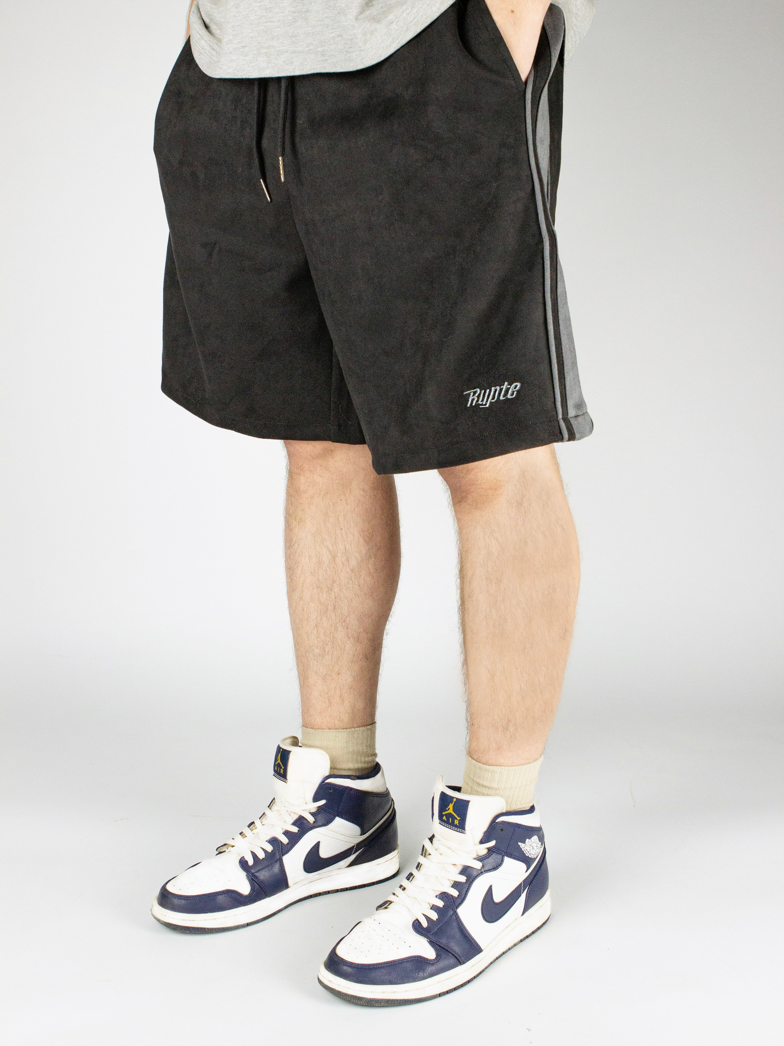 Брюки // Штаны. DEWA | фотостудия для маркетплейсов