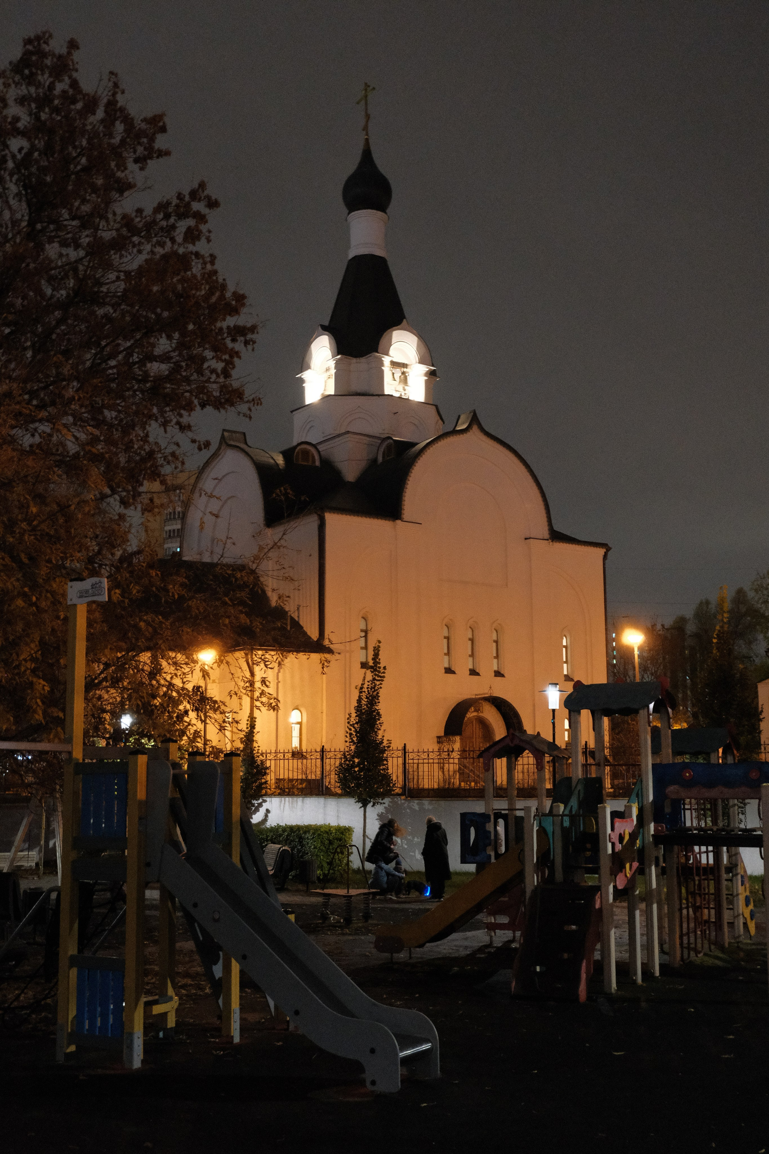 Храм Спиридона, епископа Тримифунтского. Илья Варакин — Кинематографичный фотограф в Москве. Съемки с душой и эстетикой пленки. Готовые фото за 2 дня