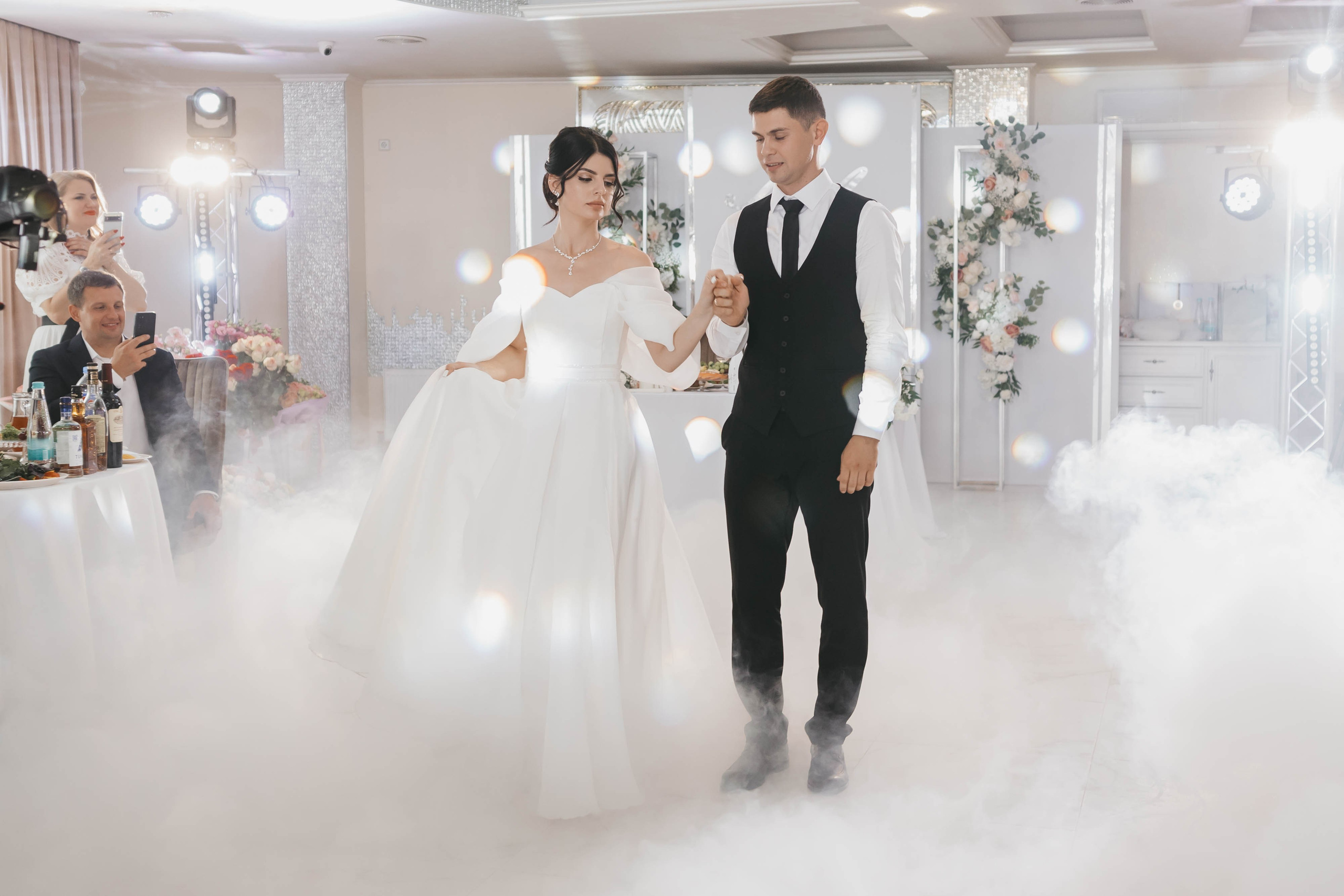 Свадебная прогулка. Свадебный и семейный фотограф Луганск, Ростов, Краснодар Роман Мацнев