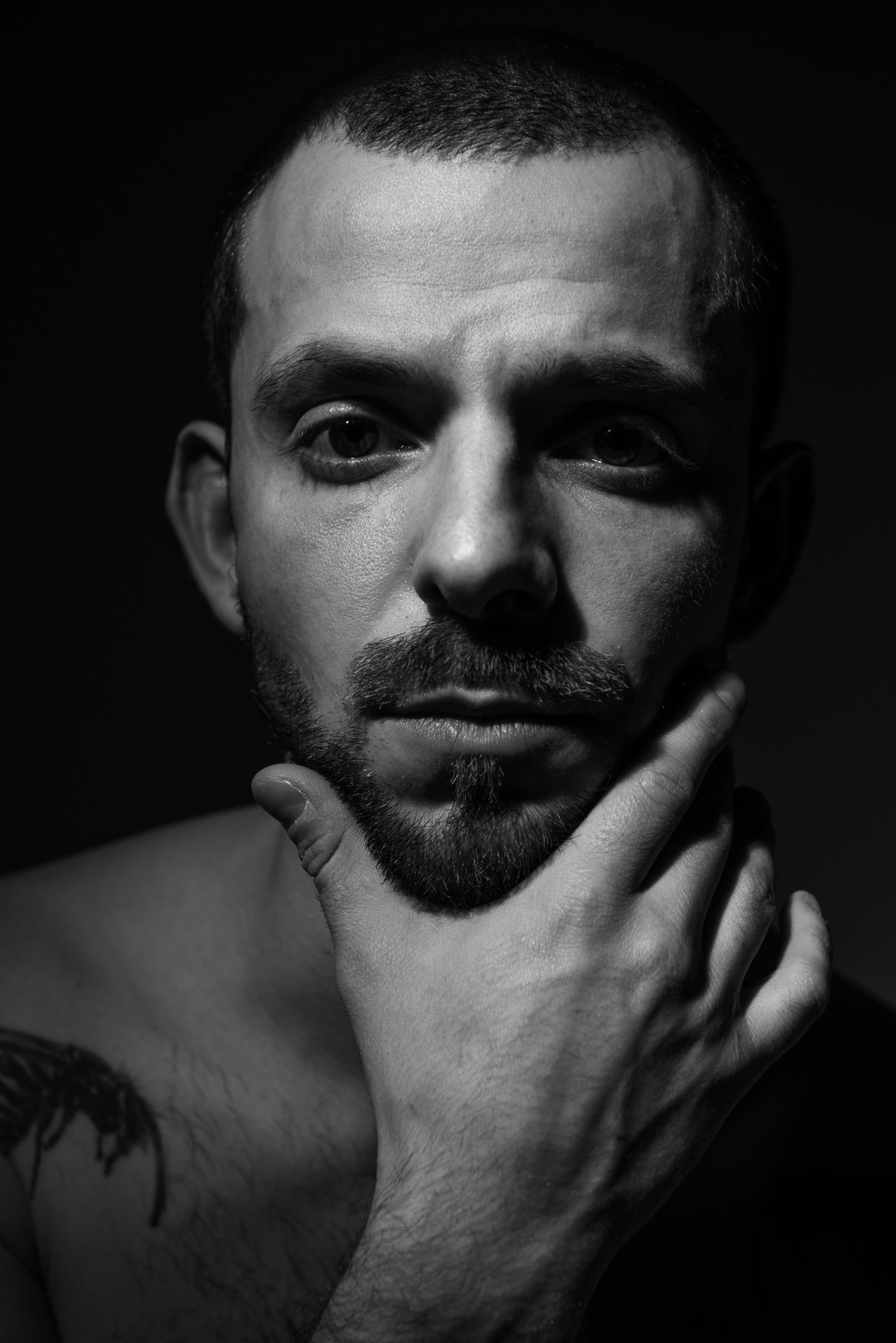 Юрий/ню/18+. Портретный и архитектурный фотограф в Москве и Санкт-Петербурге