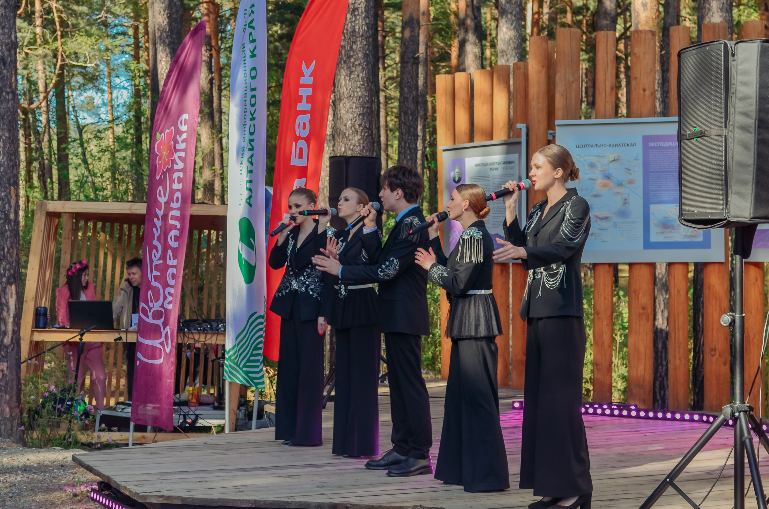 Фестиваль «Цветение Маральника на Алтае 2025». Фоторепортаж. Денисова Аля — фотограф для парных съемок и индивидуальных историй в Барнауле