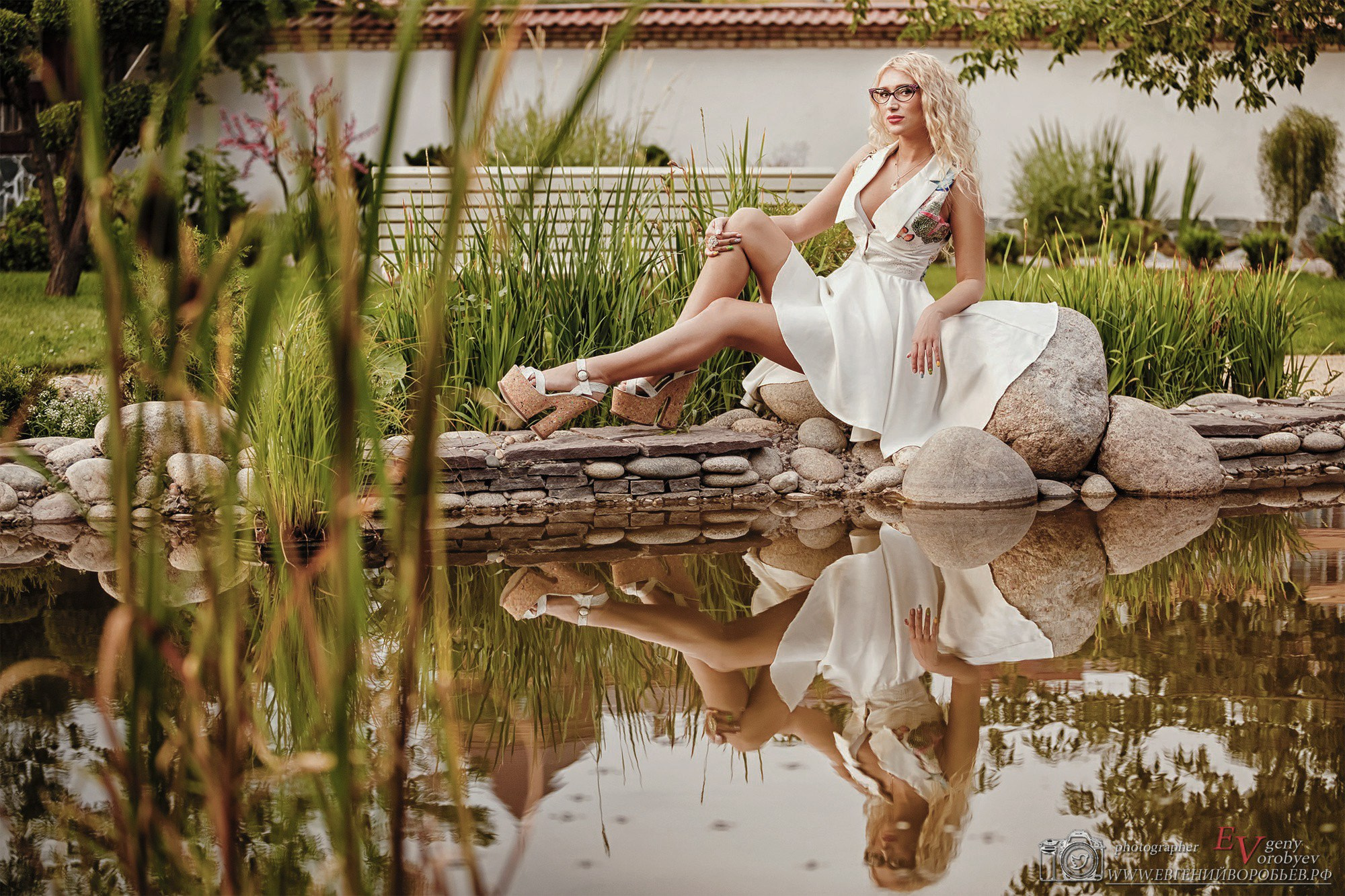 женская фотосессия для сайта знакомств социальных сетей в Красноярске фотосессия для девушки фотограф Красноярск идея образ примеры фото позы для фотосессии женский бизнес портрет лучший фотограф Красноярск фотосессия ИИ промт для фотосессии нейросеть красивые места локации для фотосессии в Красноярске цена заказать фотосессию фотостудия Красноярск 