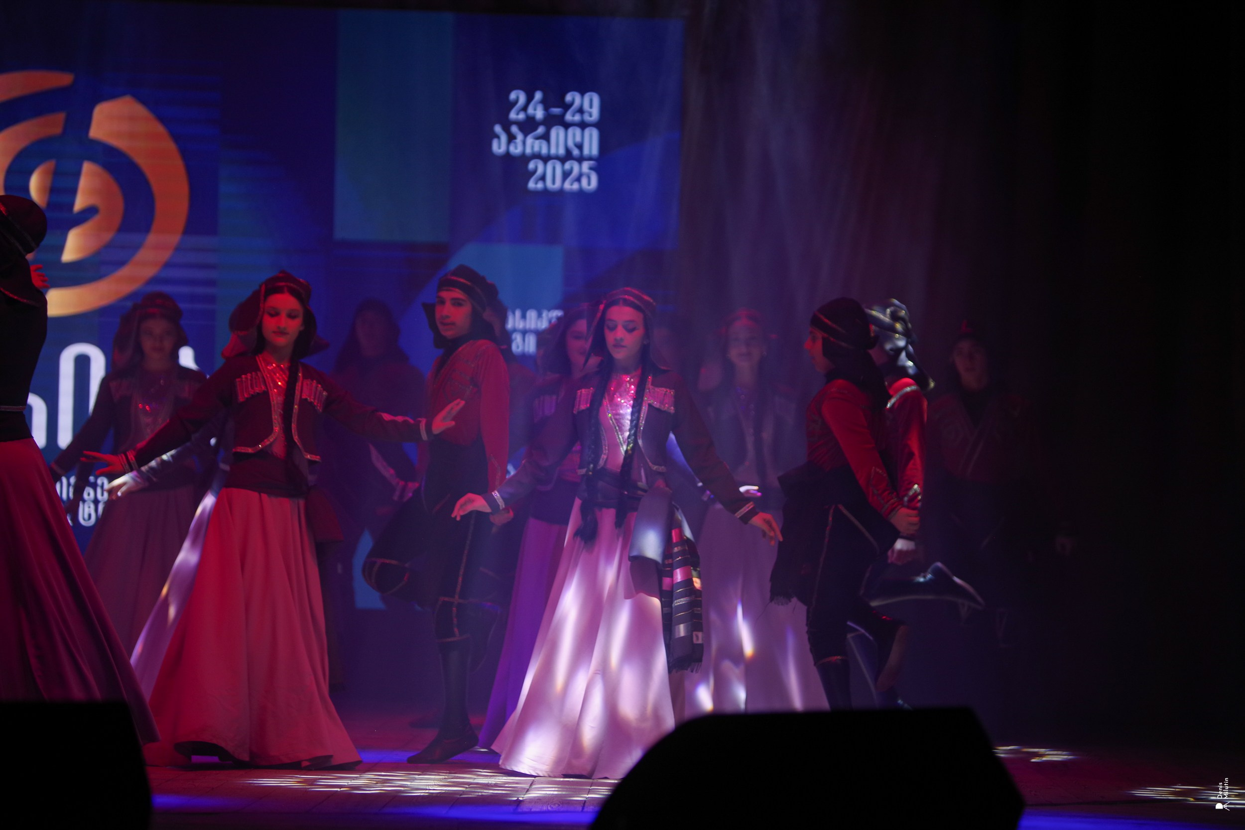 Танцы в Хоби. Портретный фотограф Денис Милютин