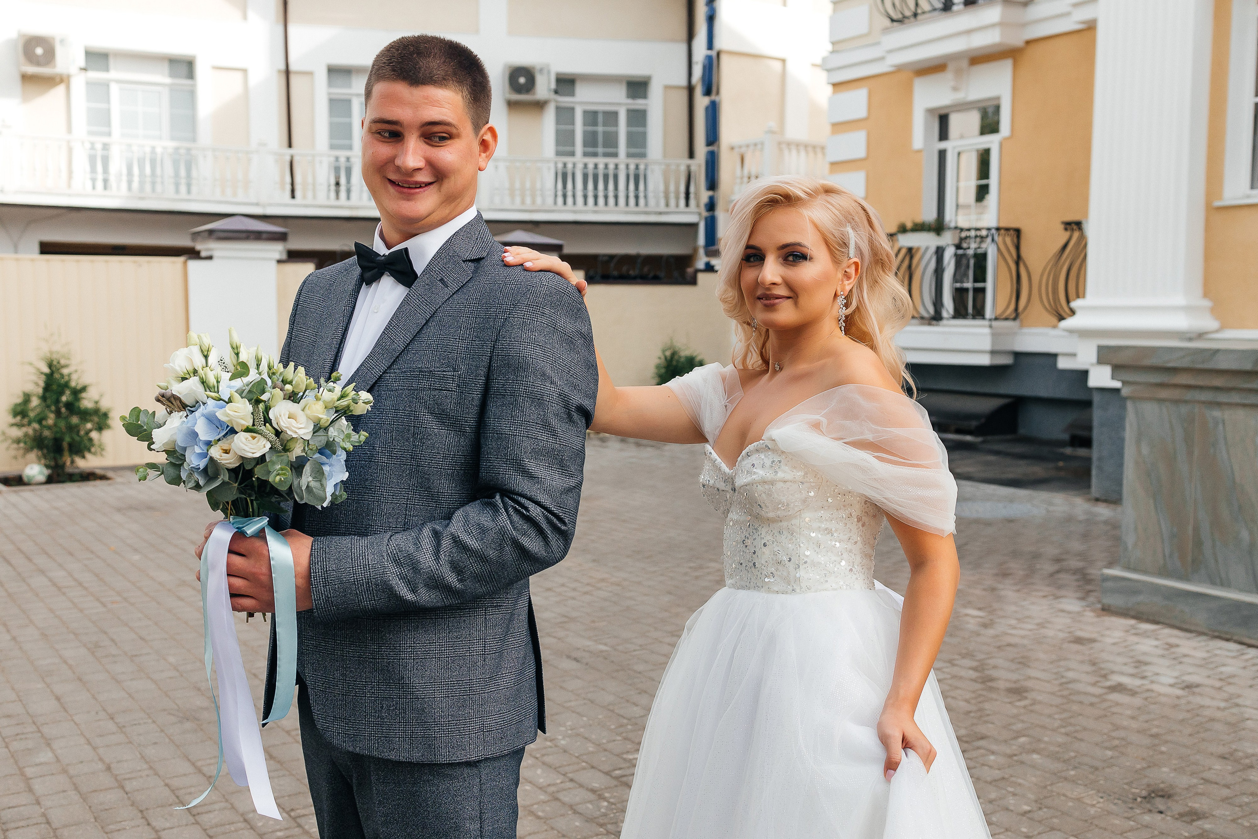 Стильная фотосессия пары в интерьерах ресторана. Олег Сверчков | Свадебный фотограф Вологда