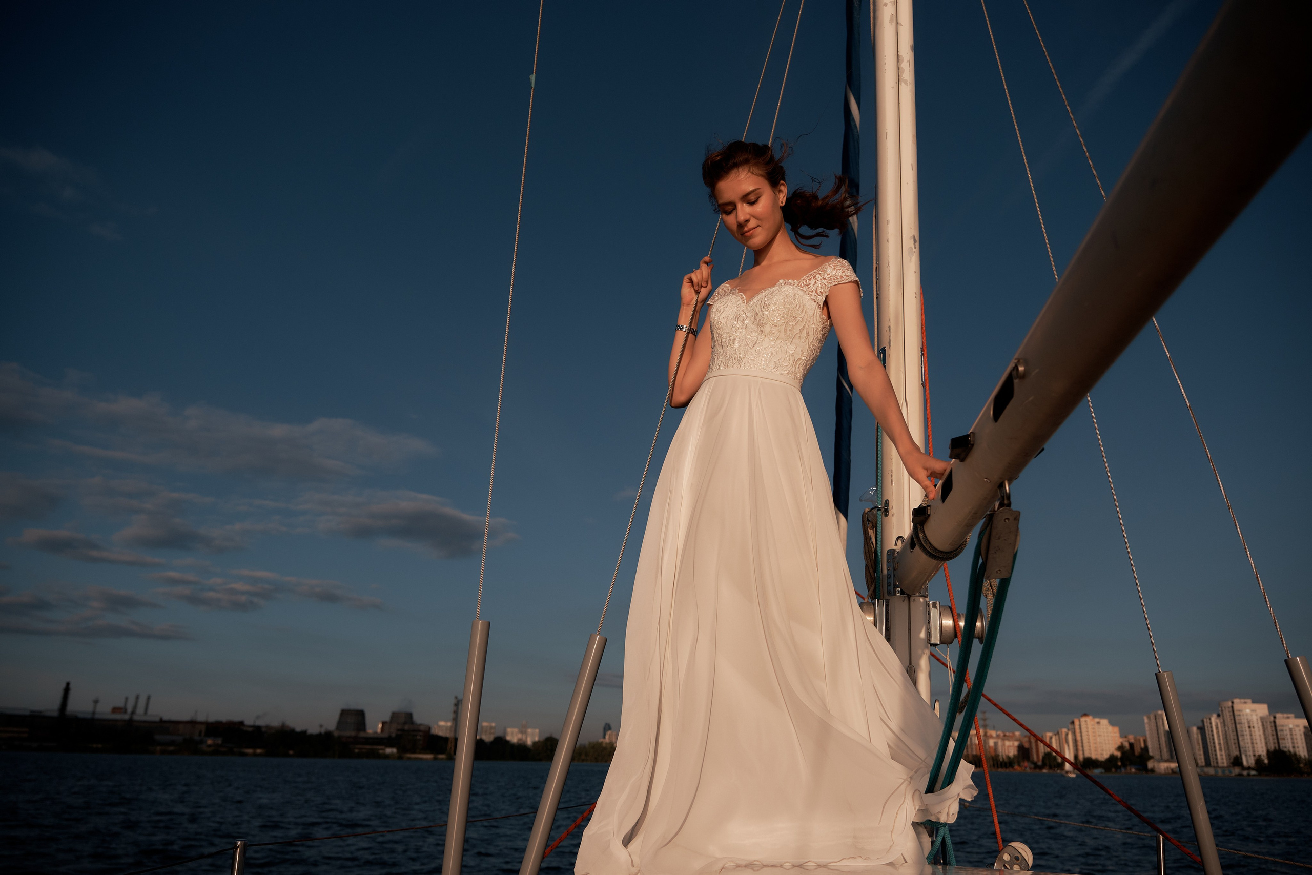Яхта парус. Свадьба. Свадебный и портретный фотограф в Екатеринбурге Александр Блюденов