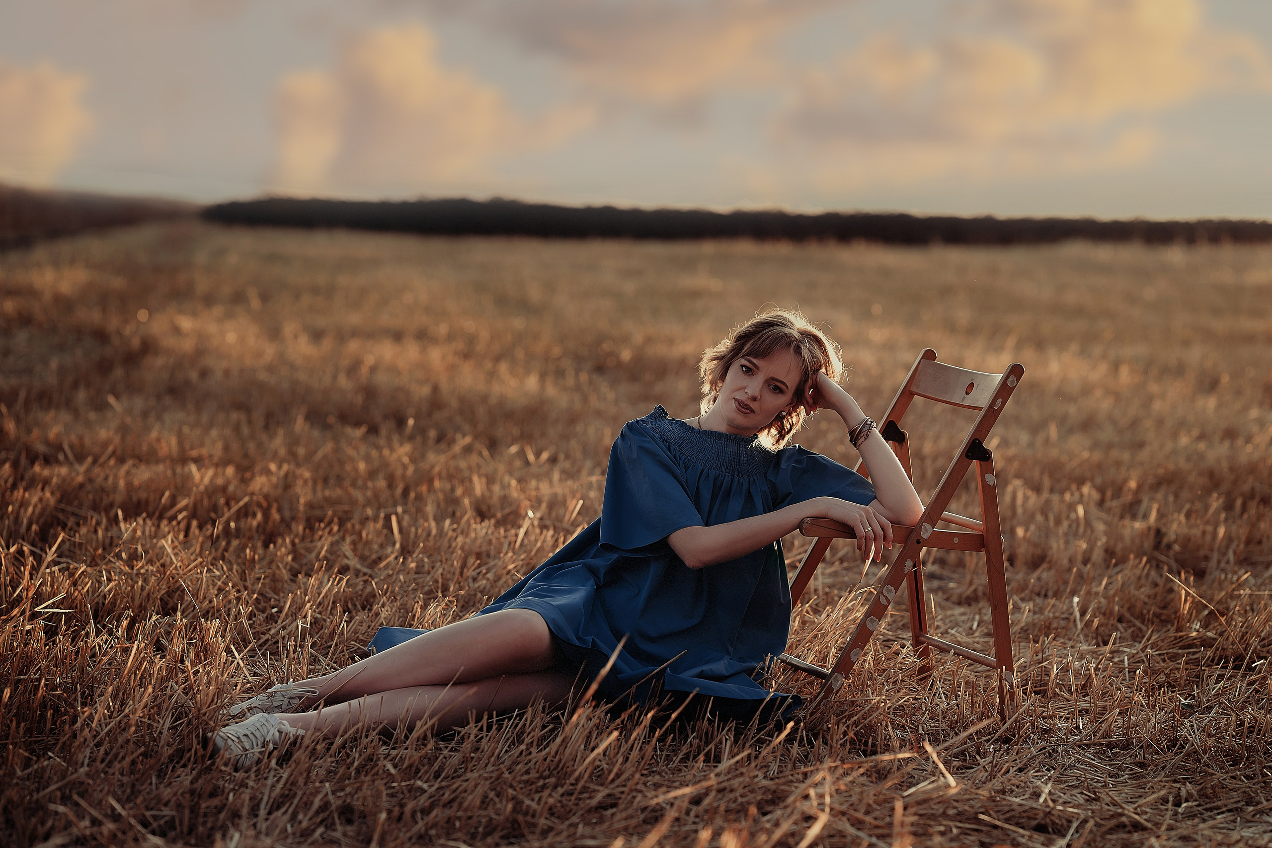 Аксана семейная в поле. Семейный фотограф, женский фототерапевт