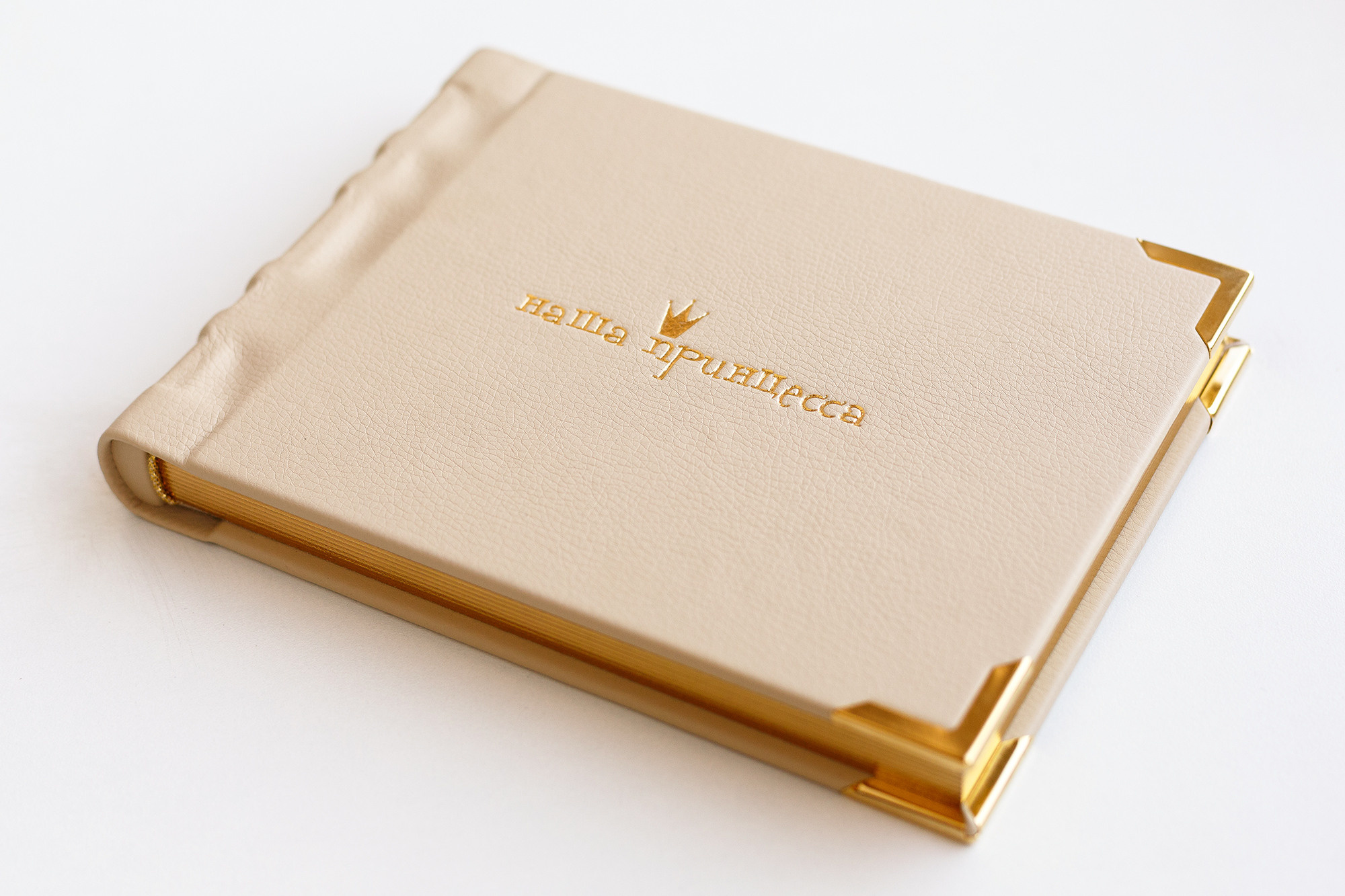 Индивидуальный дизайн семейных и детских фотокниг из ваших фотоархивов