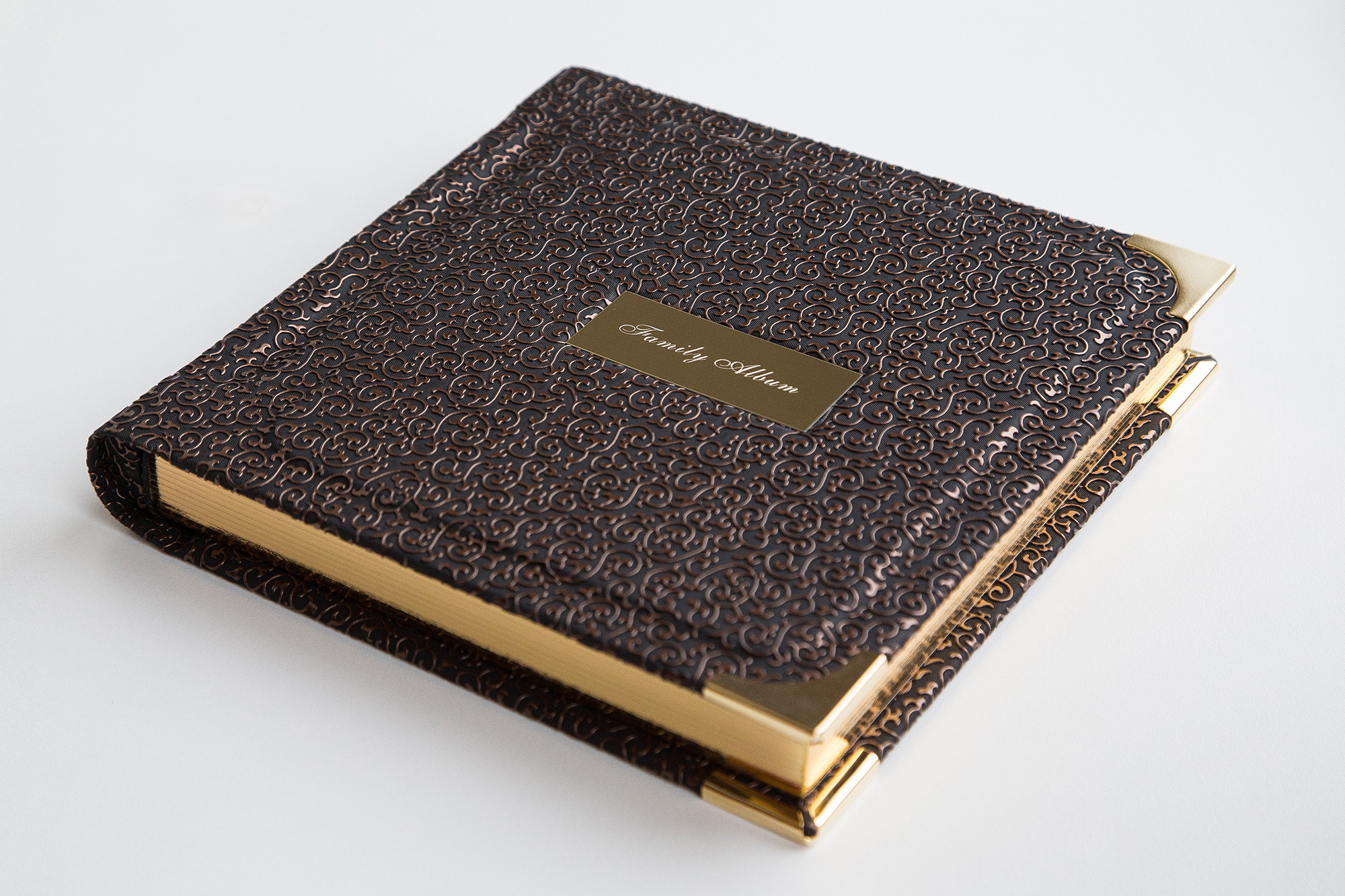 Индивидуальный дизайн семейных и детских фотокниг из ваших фотоархивов