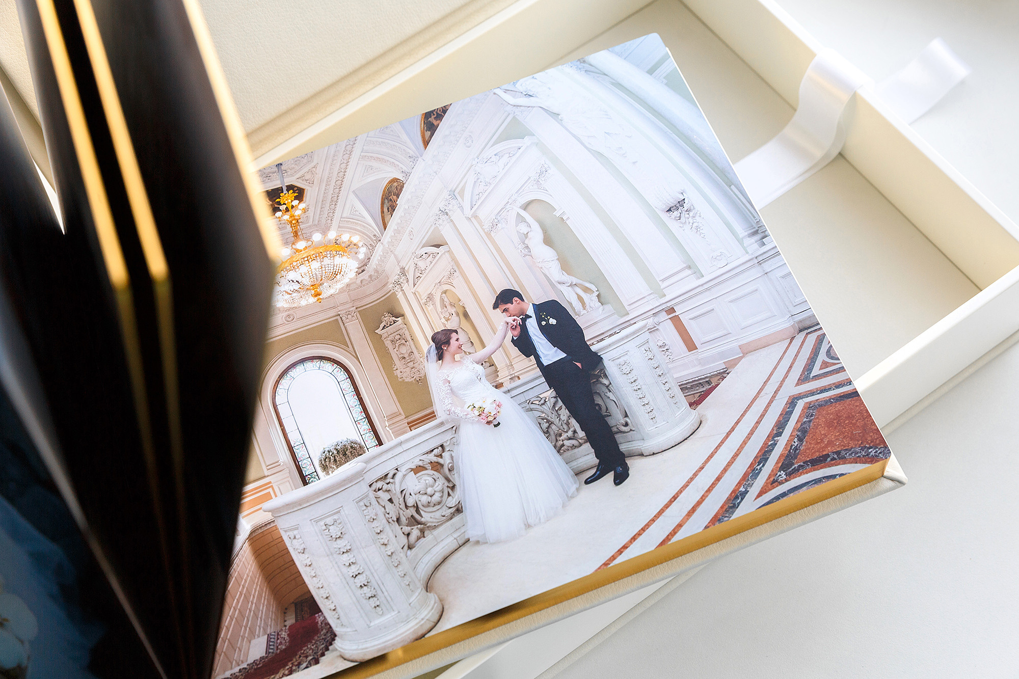 Индивидуальный дизайн свадебных фотокниг из ваших фотоархивов