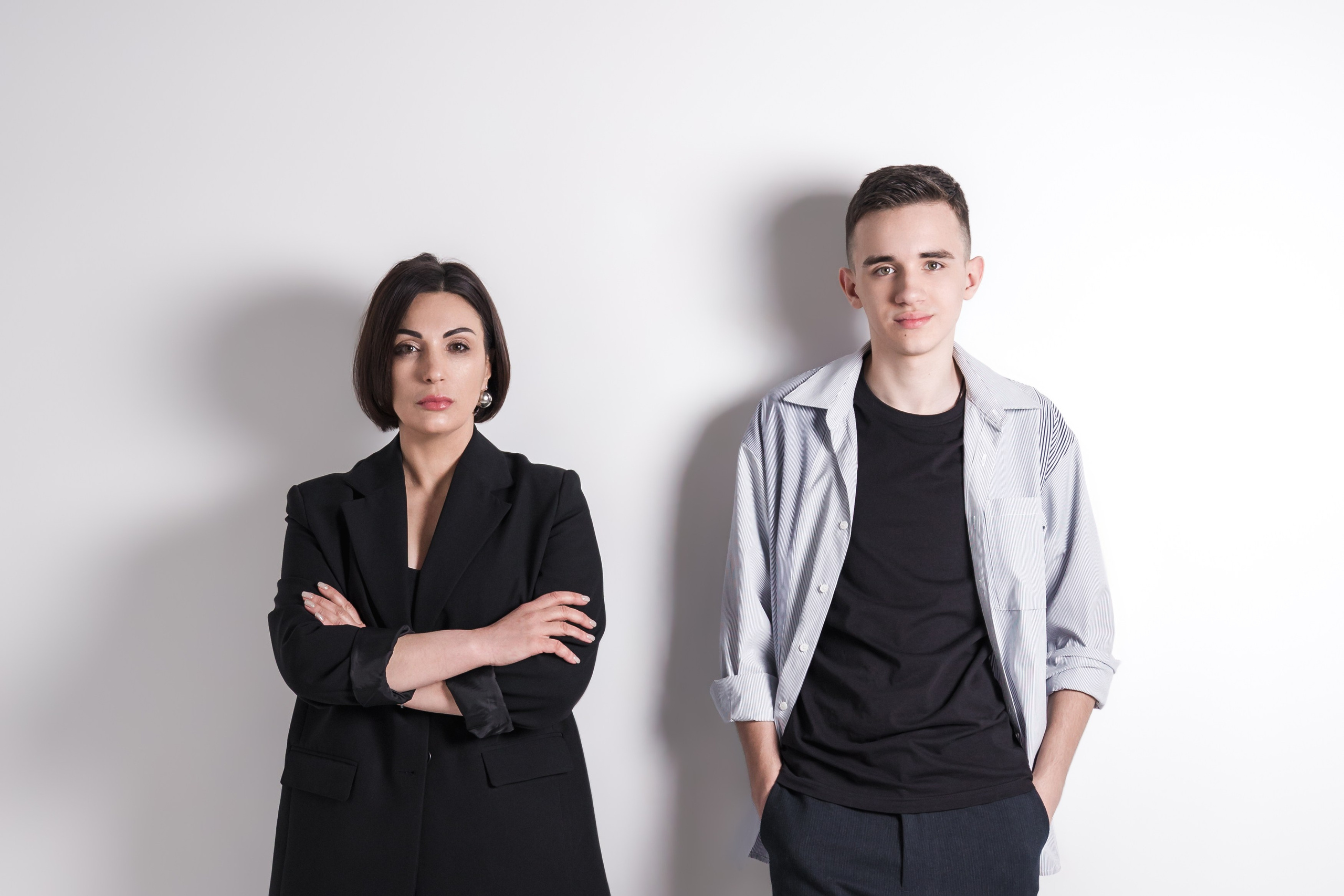 Мама и сын_циклорама. Фотограф Воронеж, Новая Усмань Мария Бублик