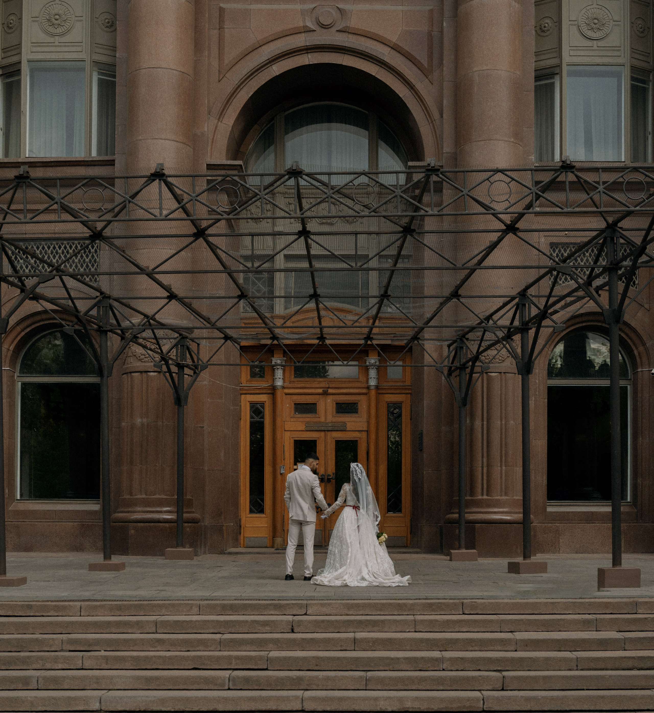 Свадебная прогулка на Котельнической. Азиз и Нармин. Семейный фотограф в Москве Алёна Чача