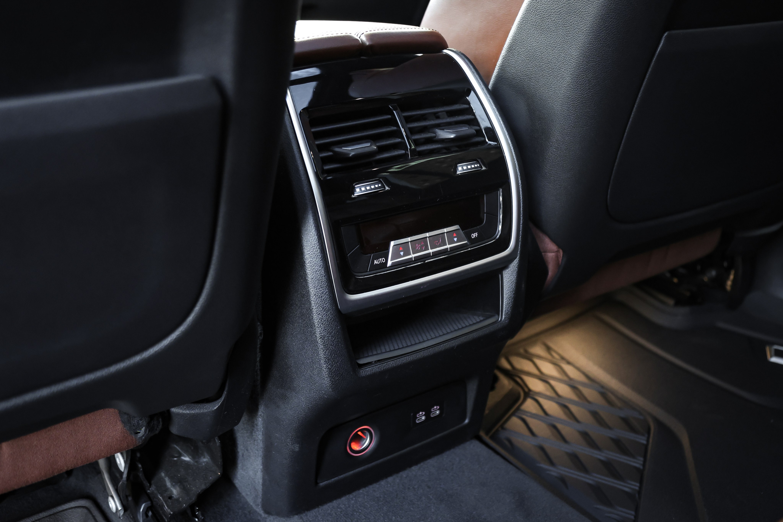 2020 BMW X7 XDrive 40i. Mixturecaptures