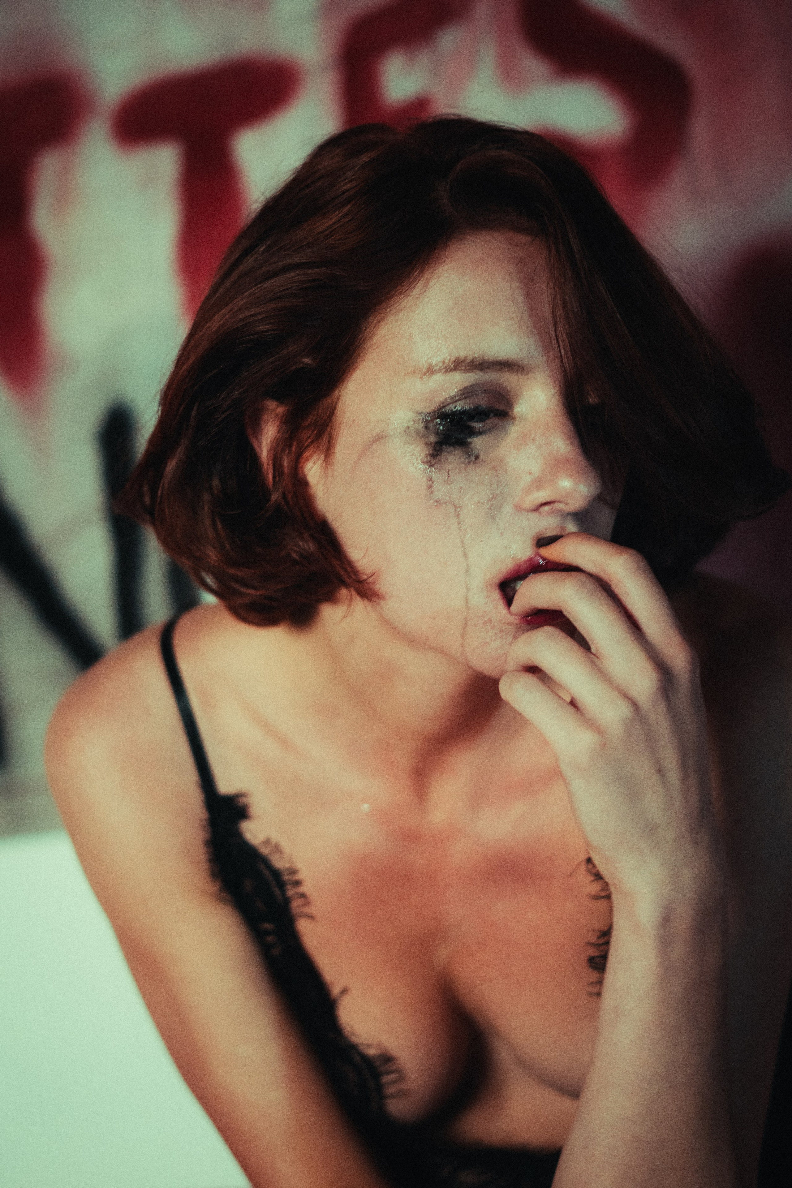 Des millions pour vos bombes des miettes pour nos vies. Фотограф Париж / Photographer Paris