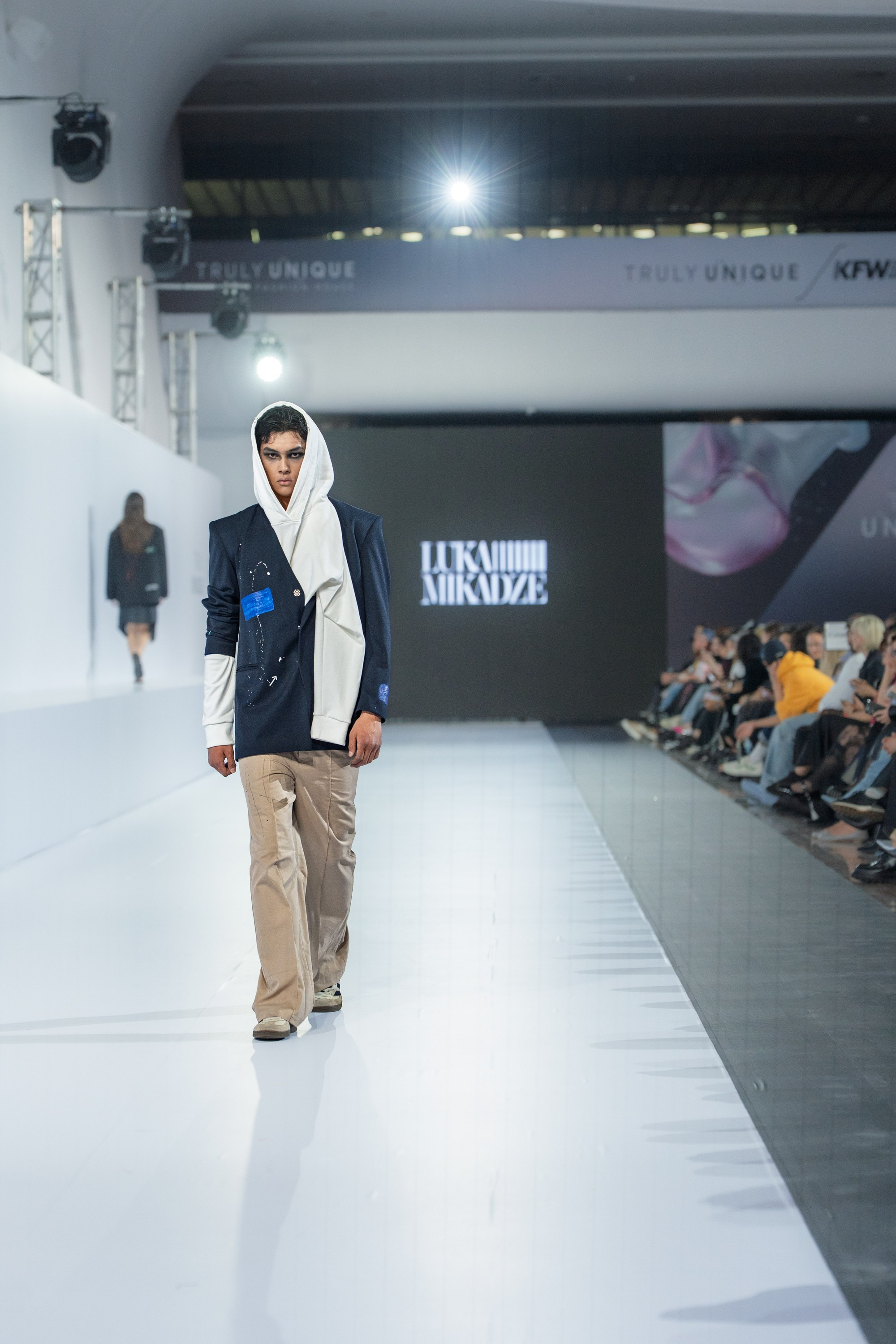 Luka Mikadze. Сайт Алматинского НЮ АРТ, будуар и фэшн фотографа Дениса Карпенко