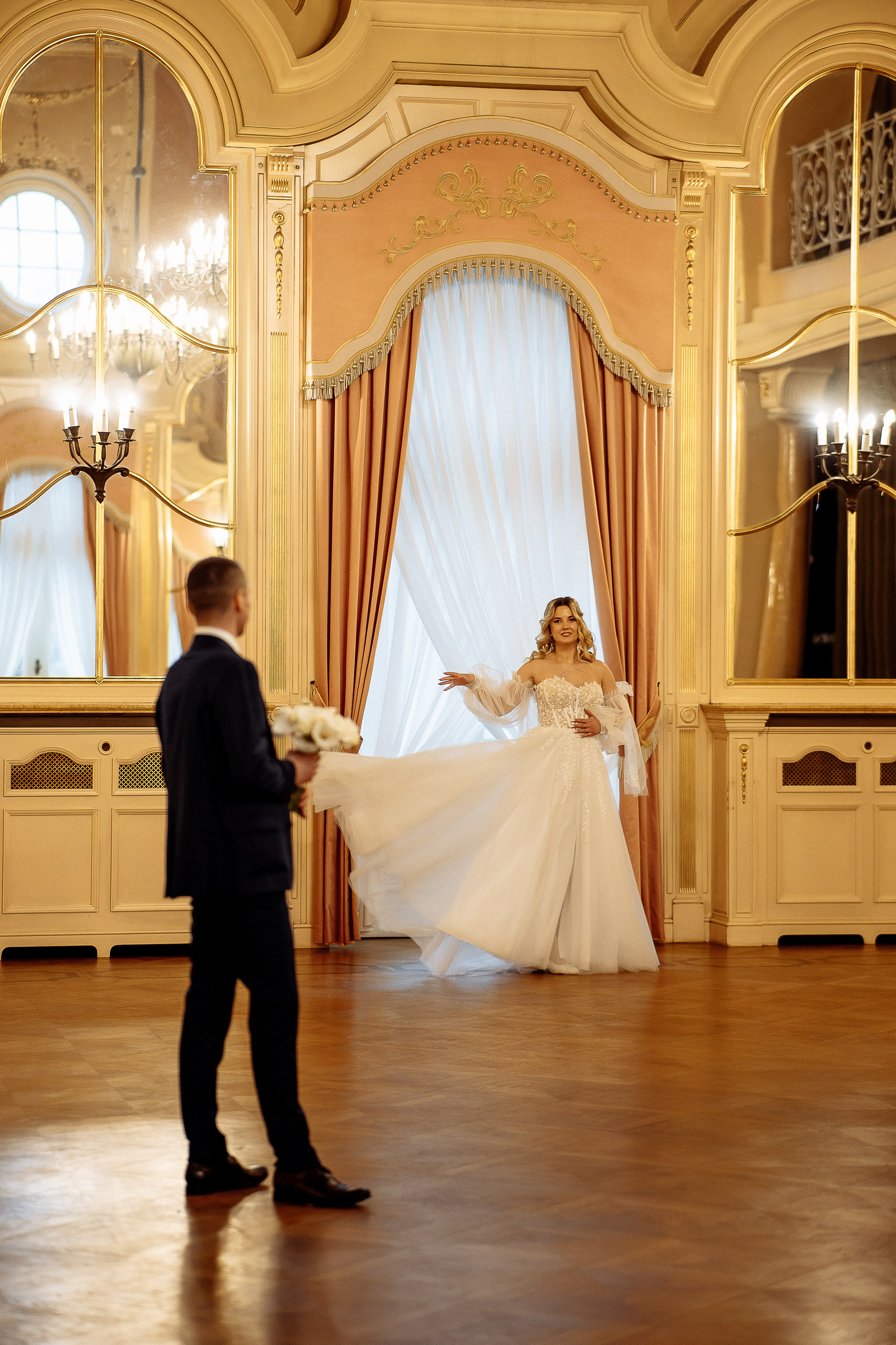Ślubna sesja zdjęciowa w Muzeum. Свадебный фотограф Варшава Лодзь Польша Елена Юцова
