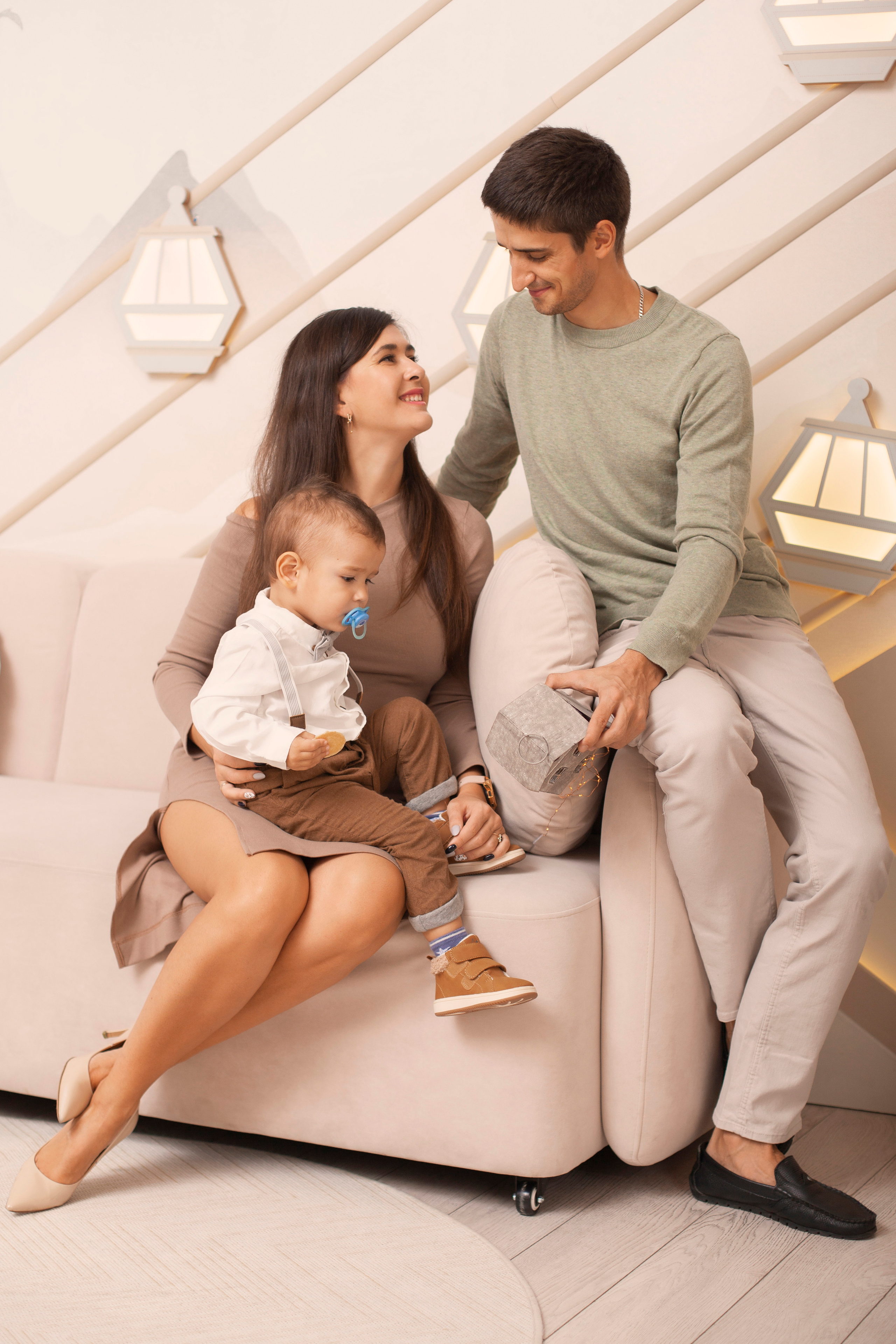 Новогодняя фотосессия семьи с студии. Контент фотограф в Москве и области Елена Кулакова