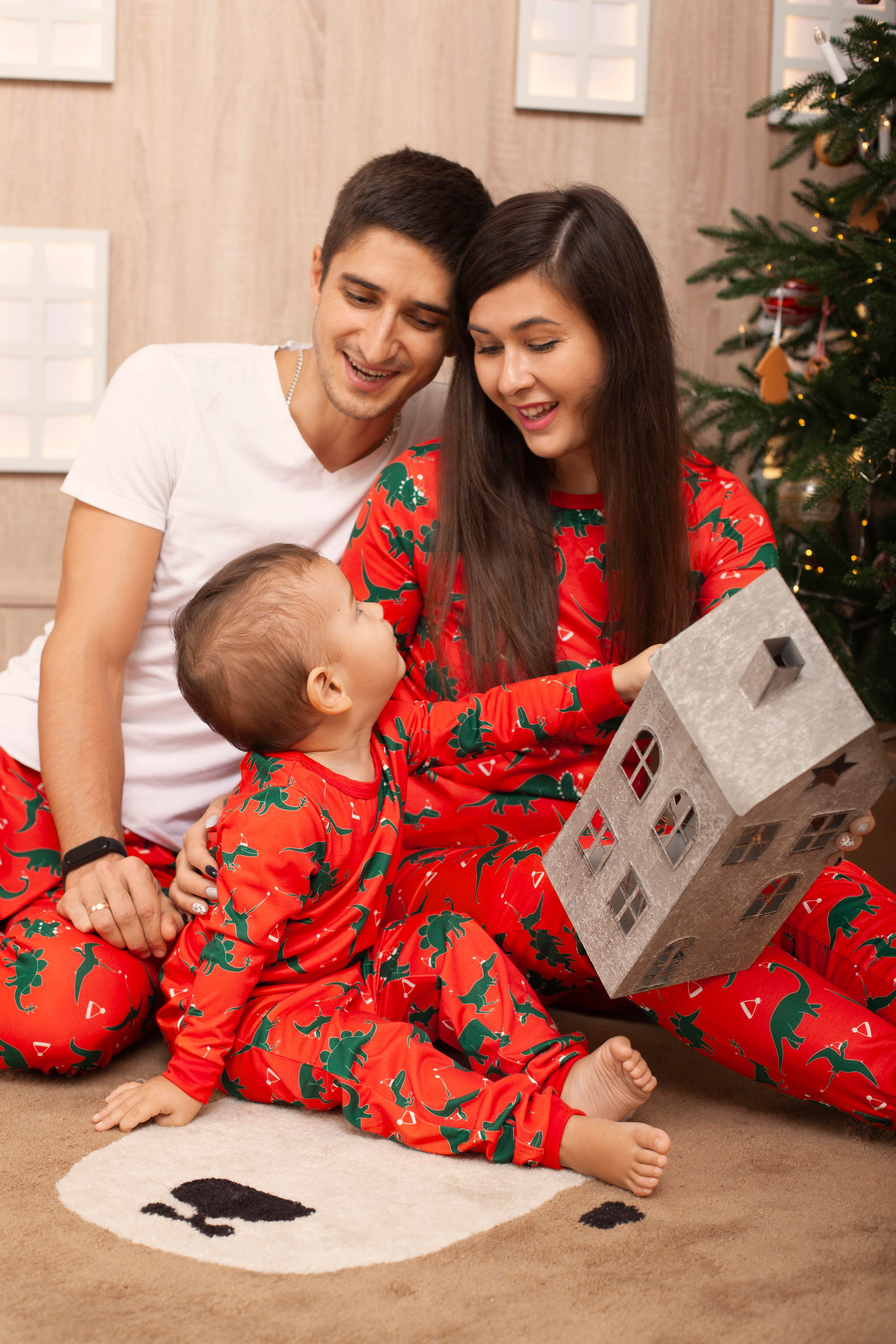 Новогодняя фотосессия семьи с студии. Контент фотограф в Москве и области Елена Кулакова