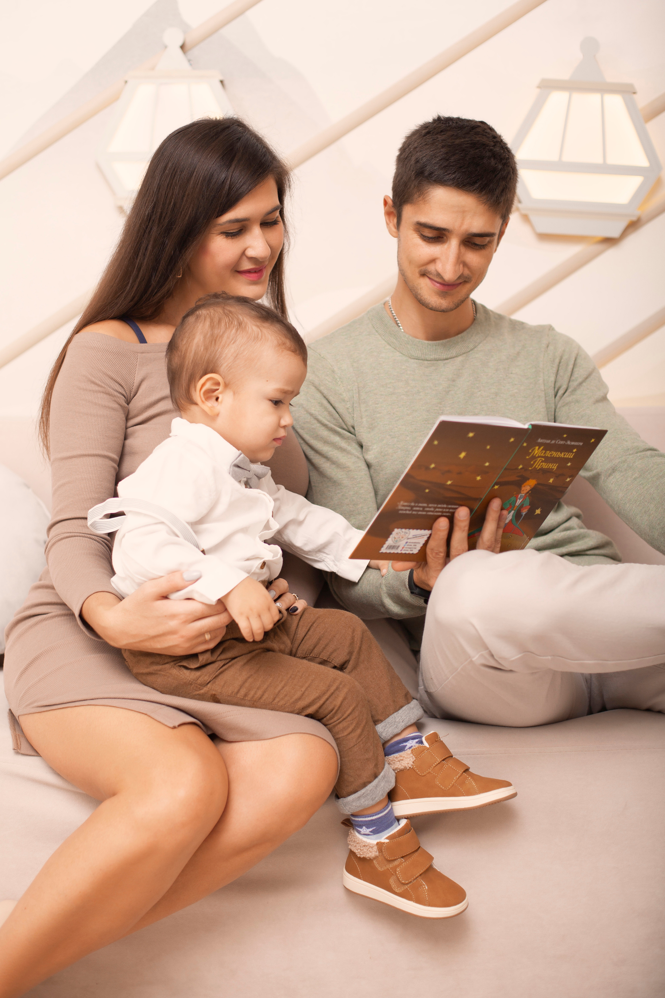 Новогодняя фотосессия семьи с студии. Контент фотограф в Москве и области Елена Кулакова