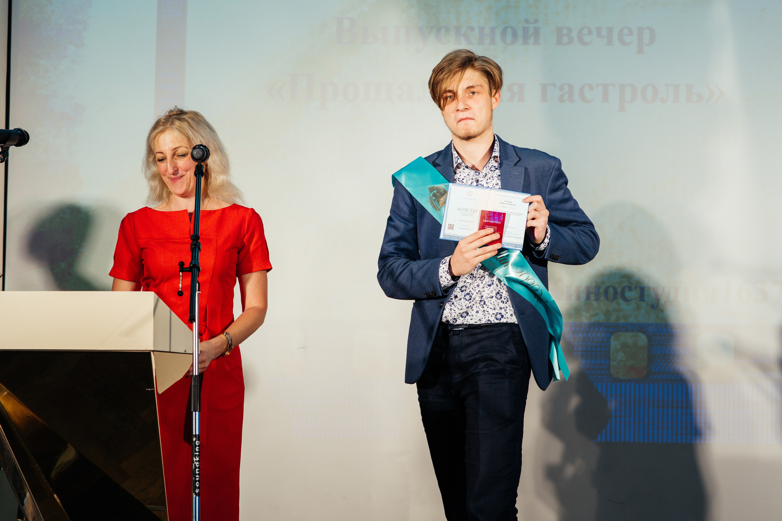 Вручение аттестатов. Выпускные альбомы в Подольске Москве и МО