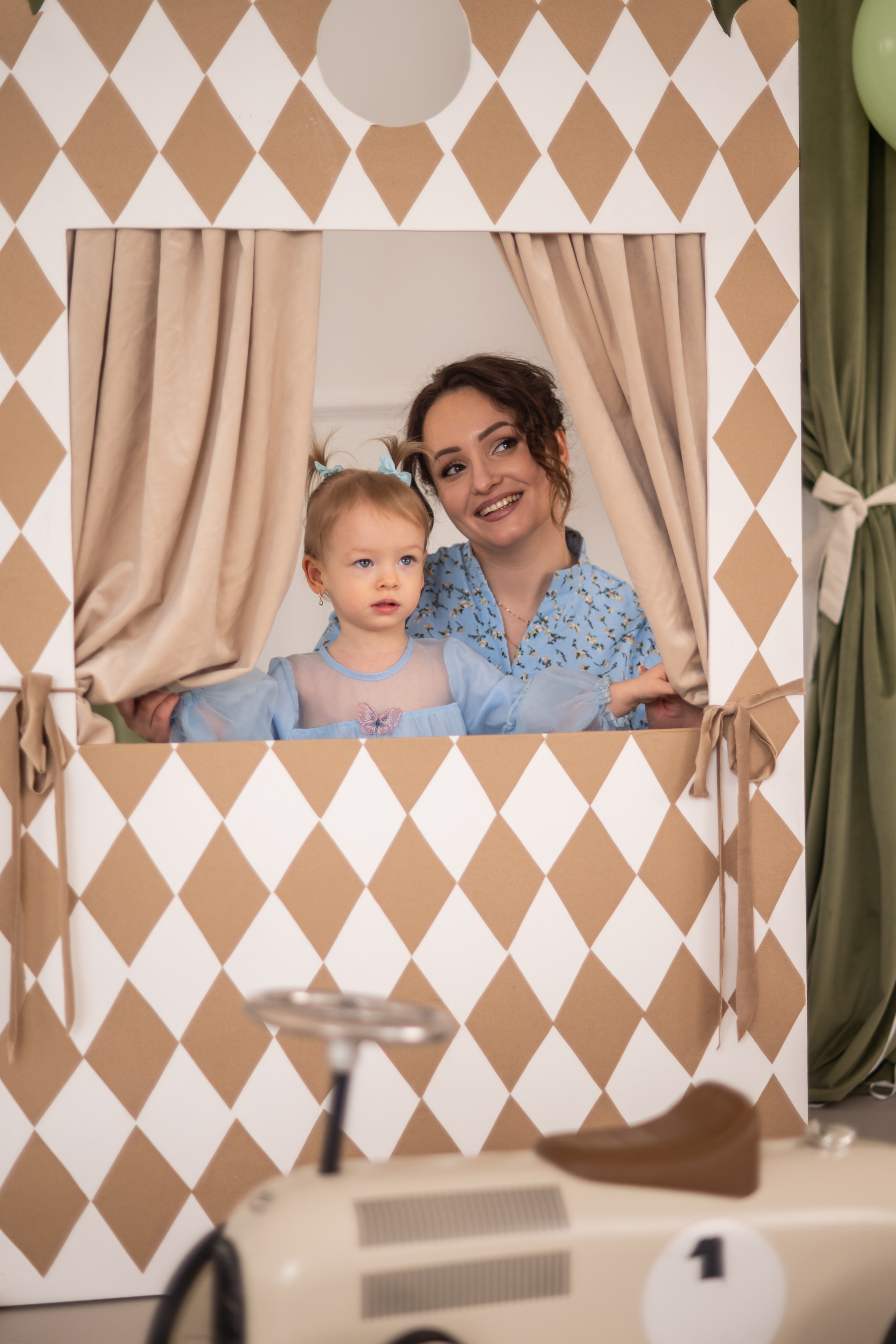 Я Ольга Казанцева, фотографирую снимаю ваши киноистории и печатаю фото и цифровые портреты на холсте