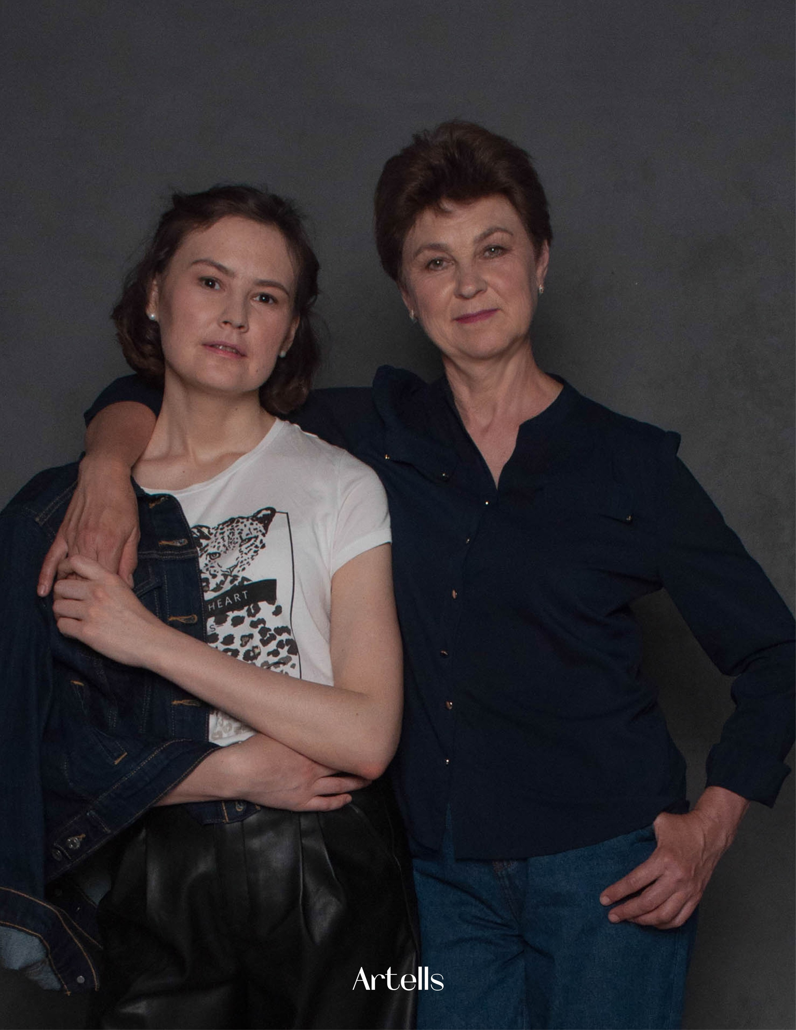 Семейная фотосессия мать и дочь, опубликованная в глянцевом журнале Artells