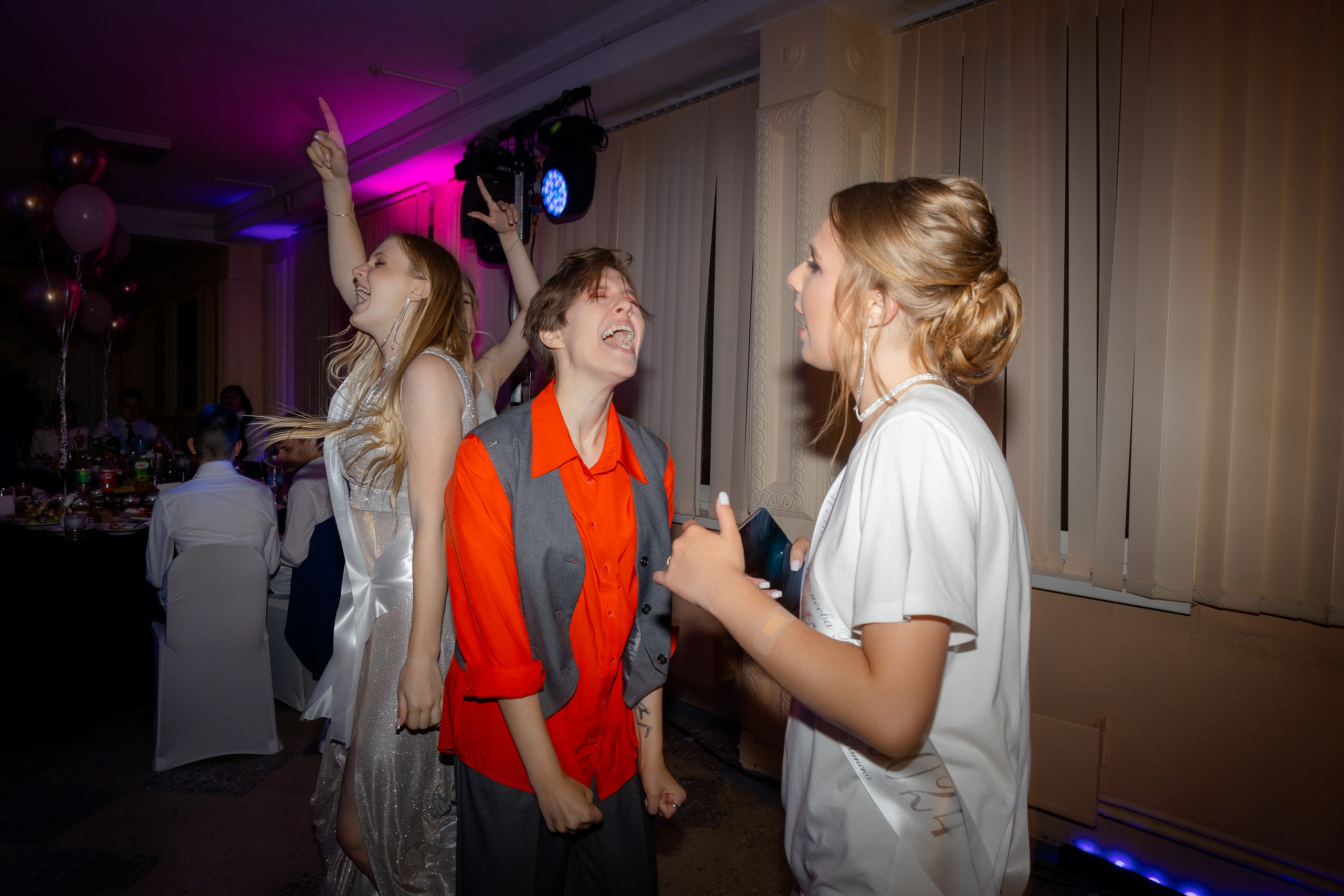 Школьный выпускной 2024 год в Соколе (Минск). Свадебный фотограф в Минске/Беларуси Сергей Спиридонов