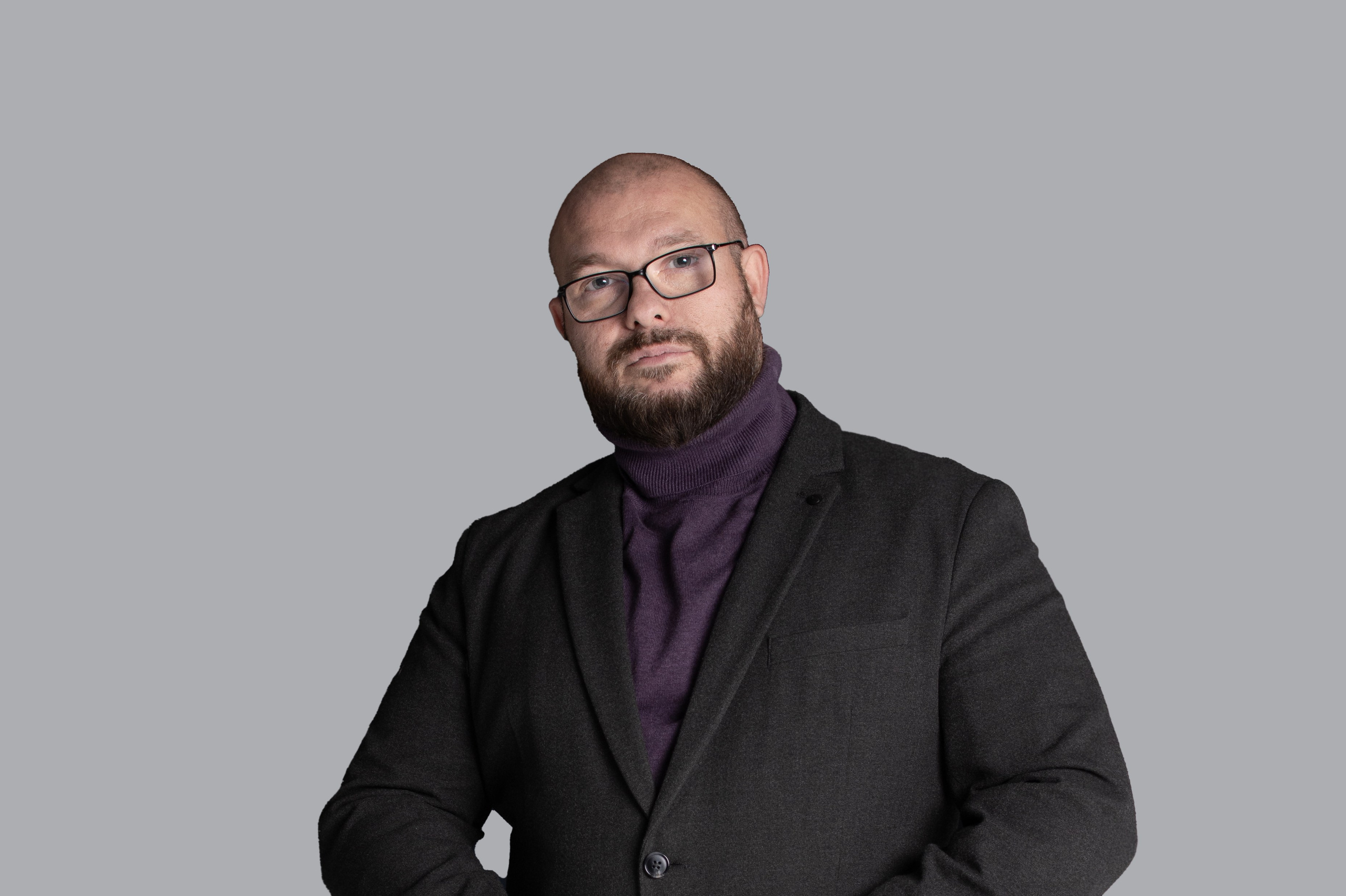 Портретная съёмка. Вячеслав Хасаншин Фотограф для бизнеса Екатеринбург — контент для сайта и соцсетей под ключ