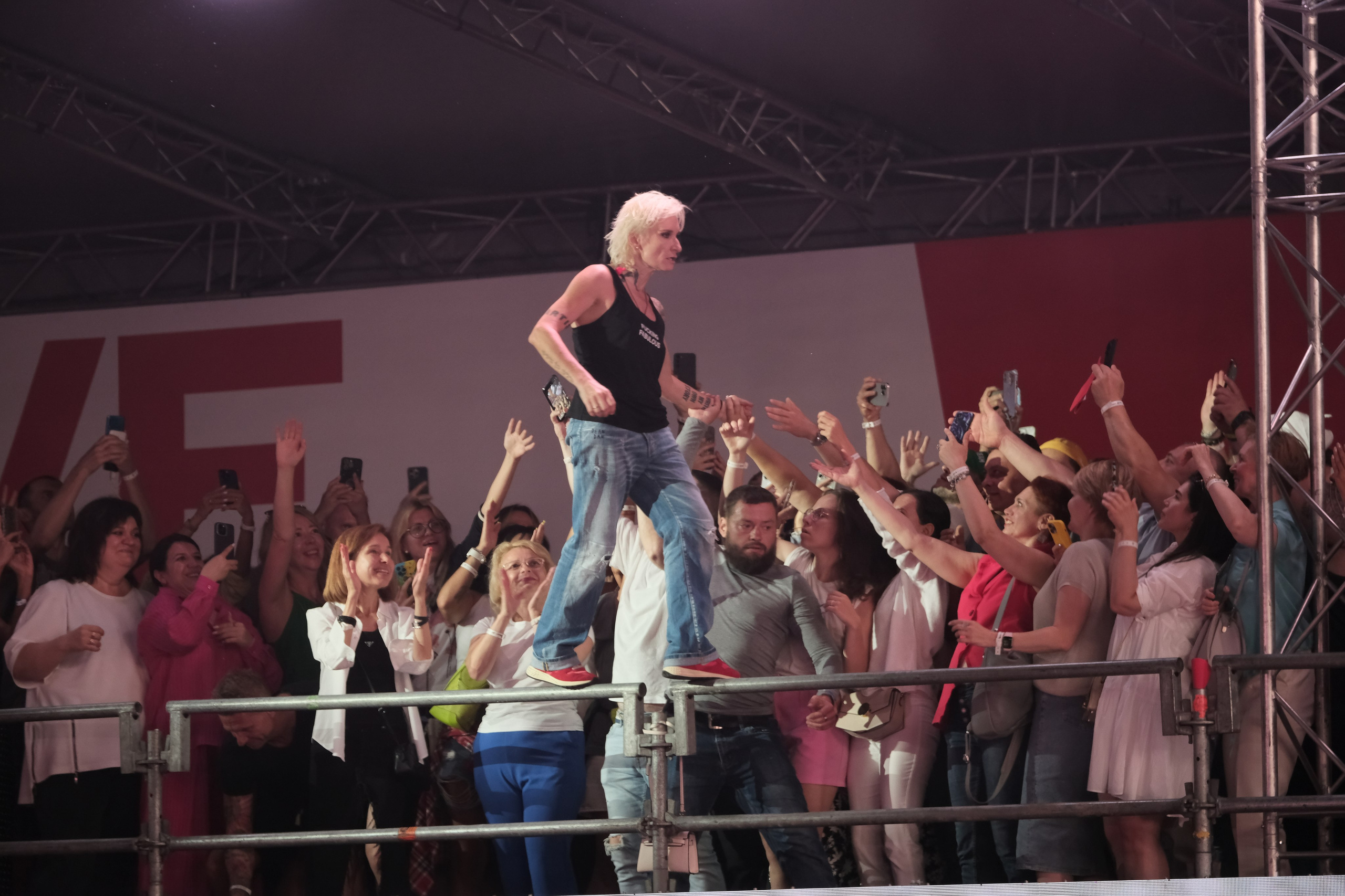 Диана Арбенина (группа «Ночные снайперы») — Москва, МТС Live Лето 2024. RedGeek - блогер и стручњак за образовање и ИТ Кирил Ситнов