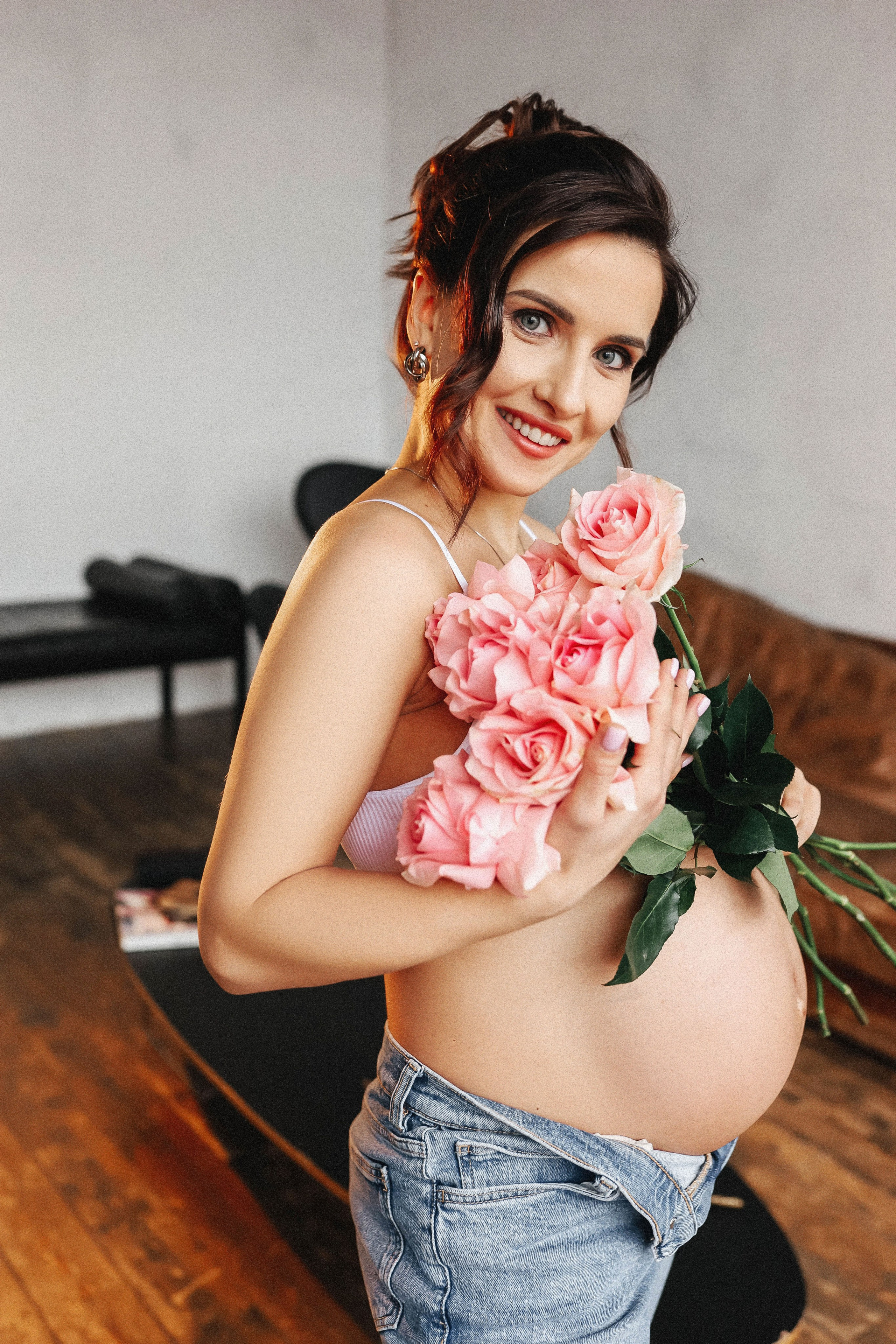 Фотосессия беременности в Москве в студии. Свадебный и семейный фотограф в Москве