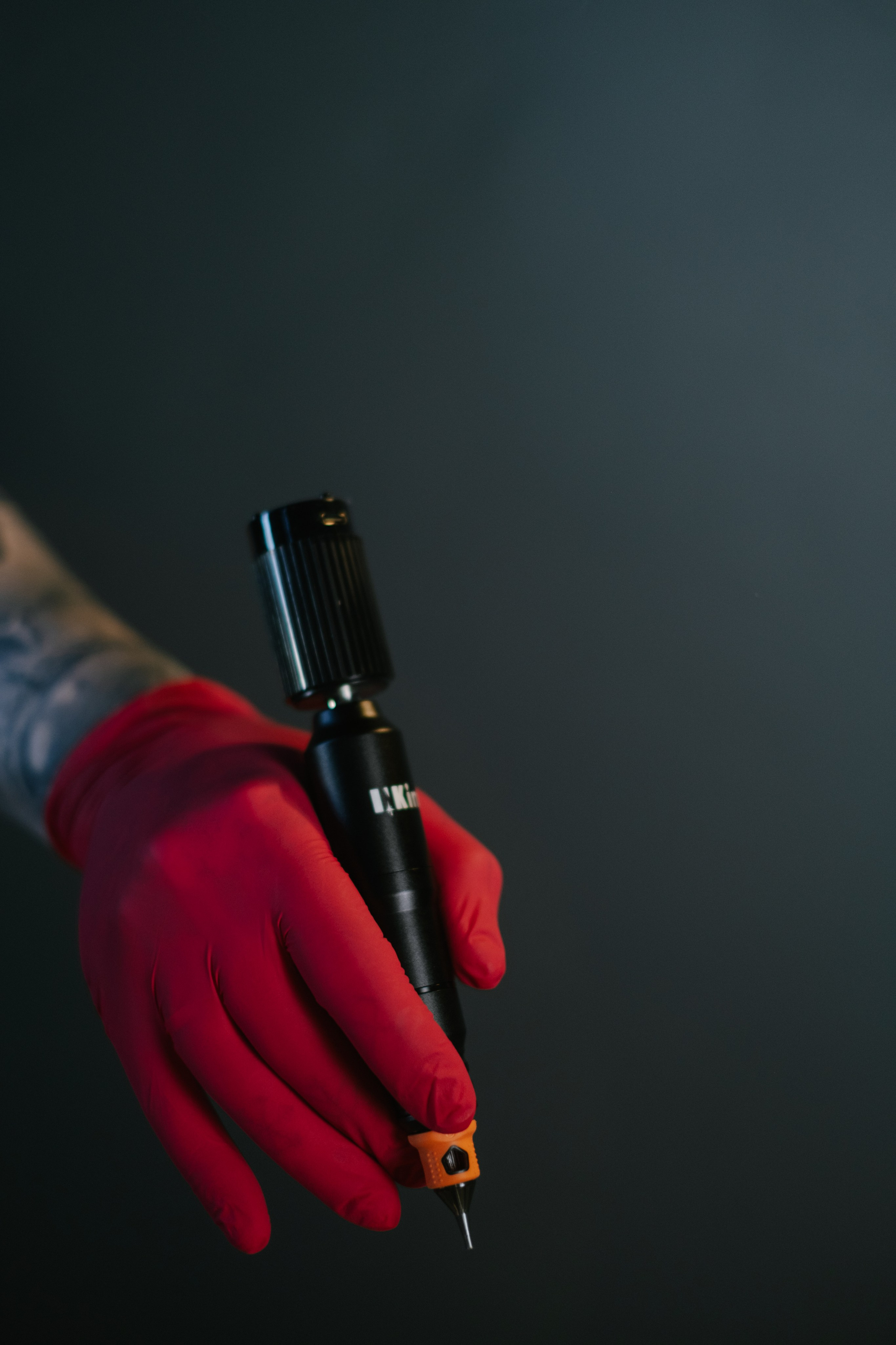 Рекламная съемка: тату-мастер | Заказать рекламную съемку Новосибирск. Ксения Ильиных — Фотограф в Новосибирске