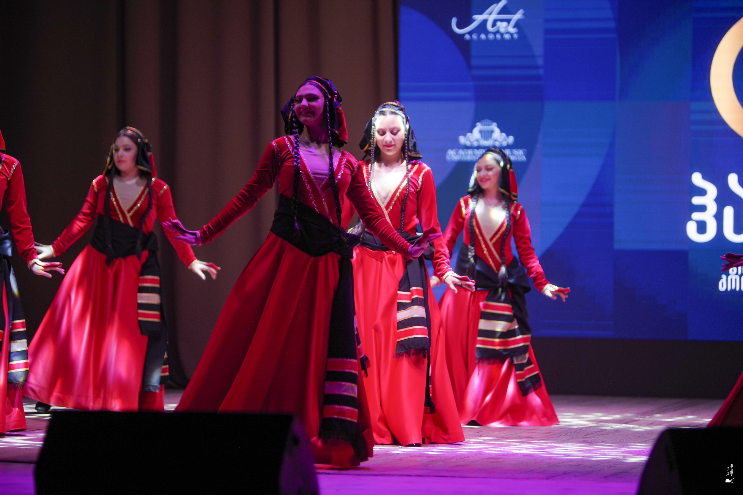 Танцы в Хоби. Портретный фотограф Денис Милютин