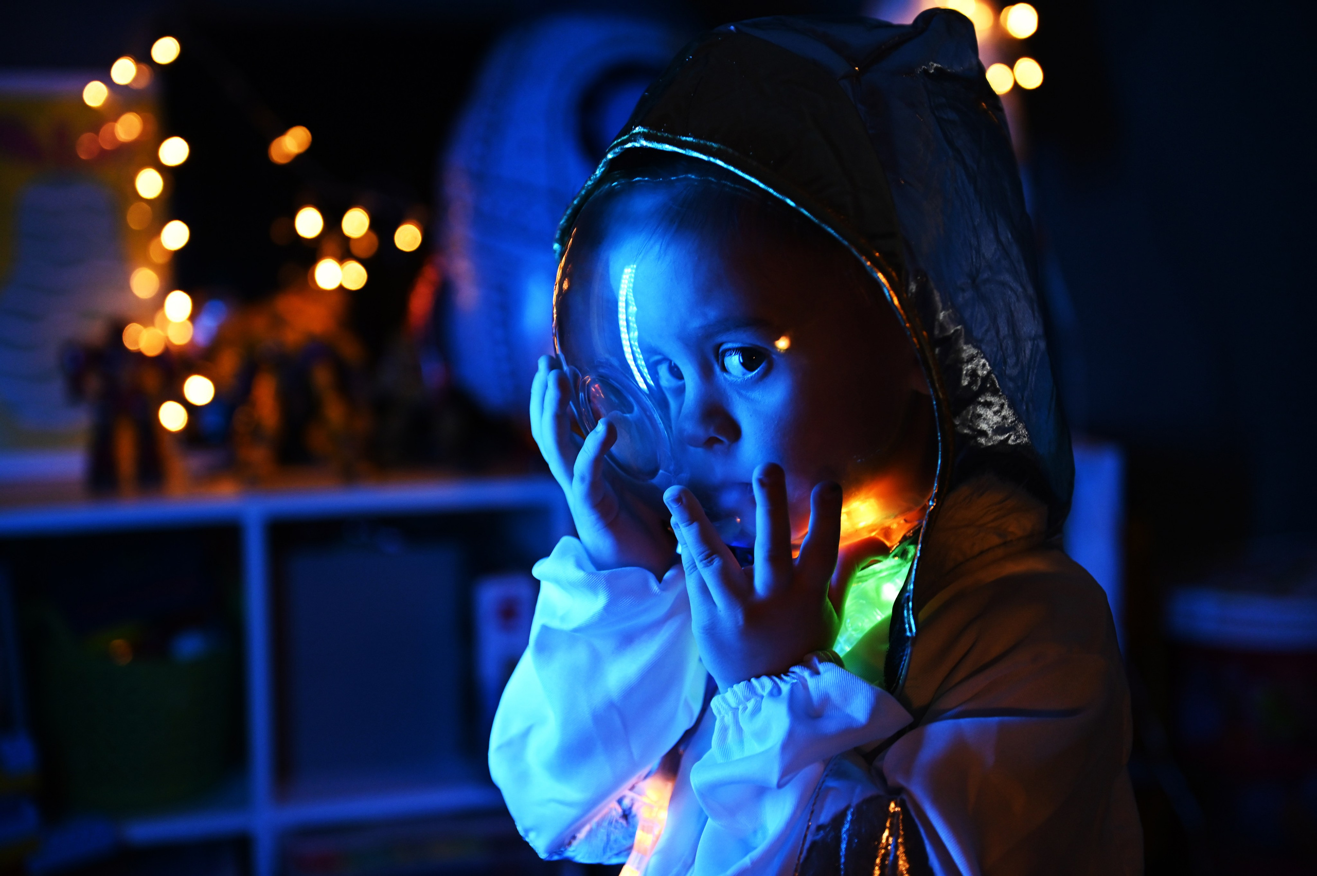 Детская на День космонавтики (домашняя). Свадебный, семейный, детский, контент фотограф в Омске Максим Ильин