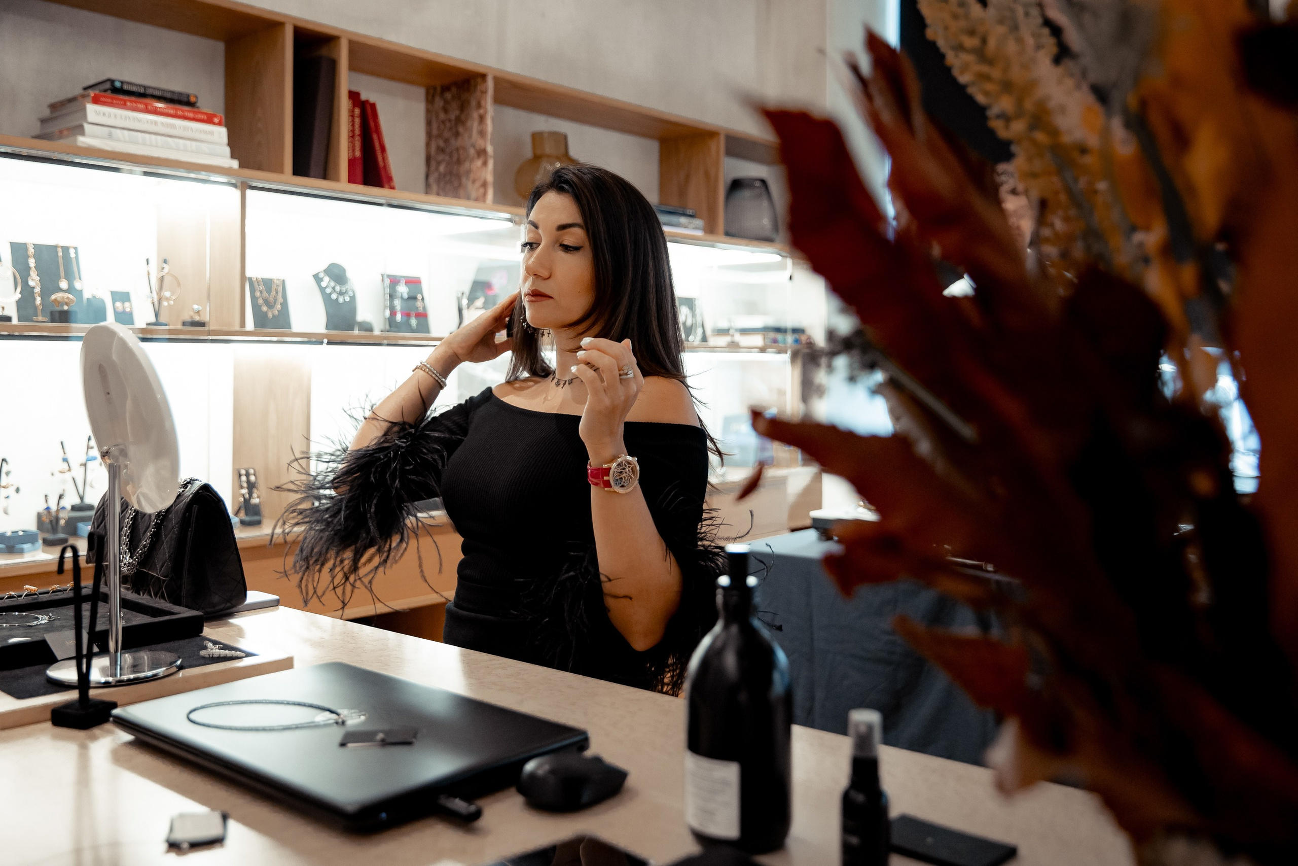 Презентация коллекции цветных драгоценностей в Le Noir. Главная