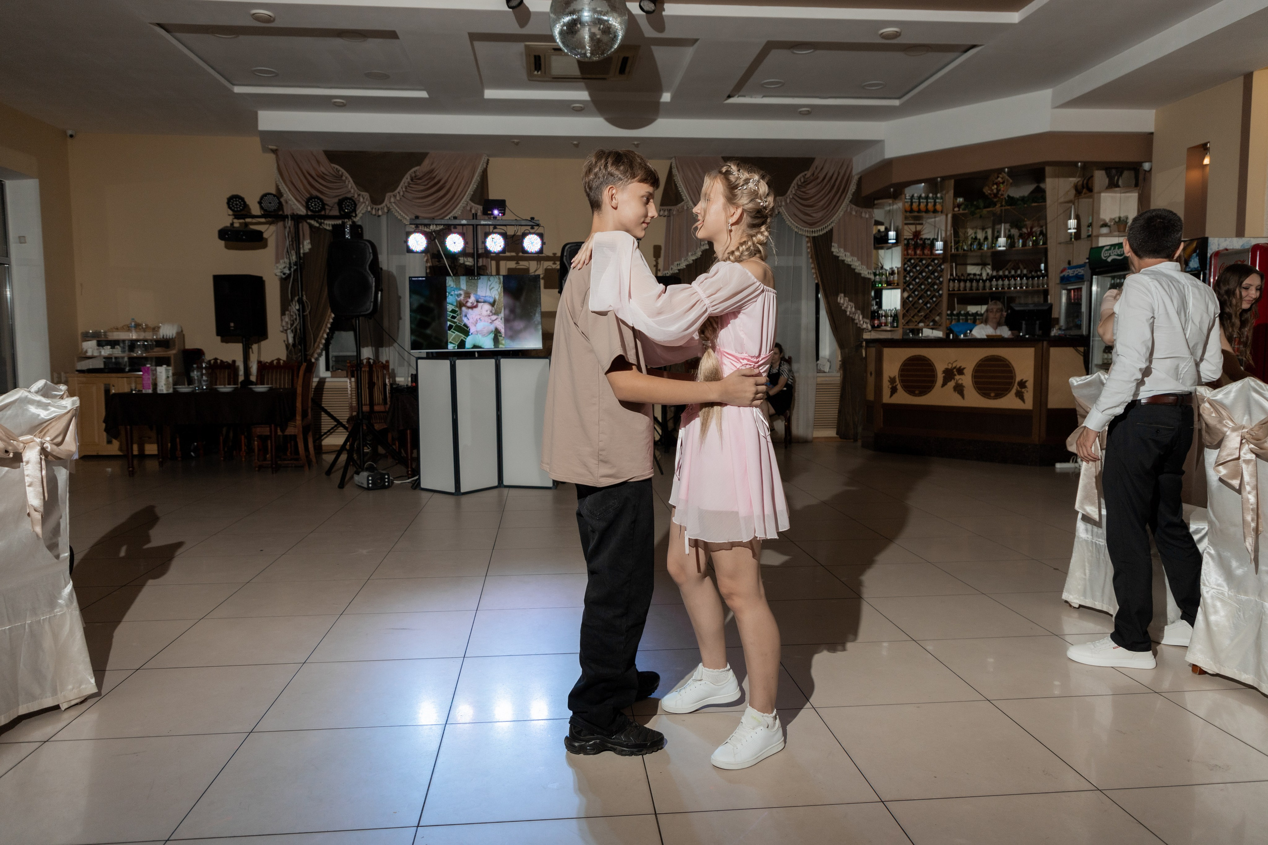 Роман и Александра (банкет). Свадебный фотограф Ангелина Сунгатулина | Саратов | Балаково | Вольск