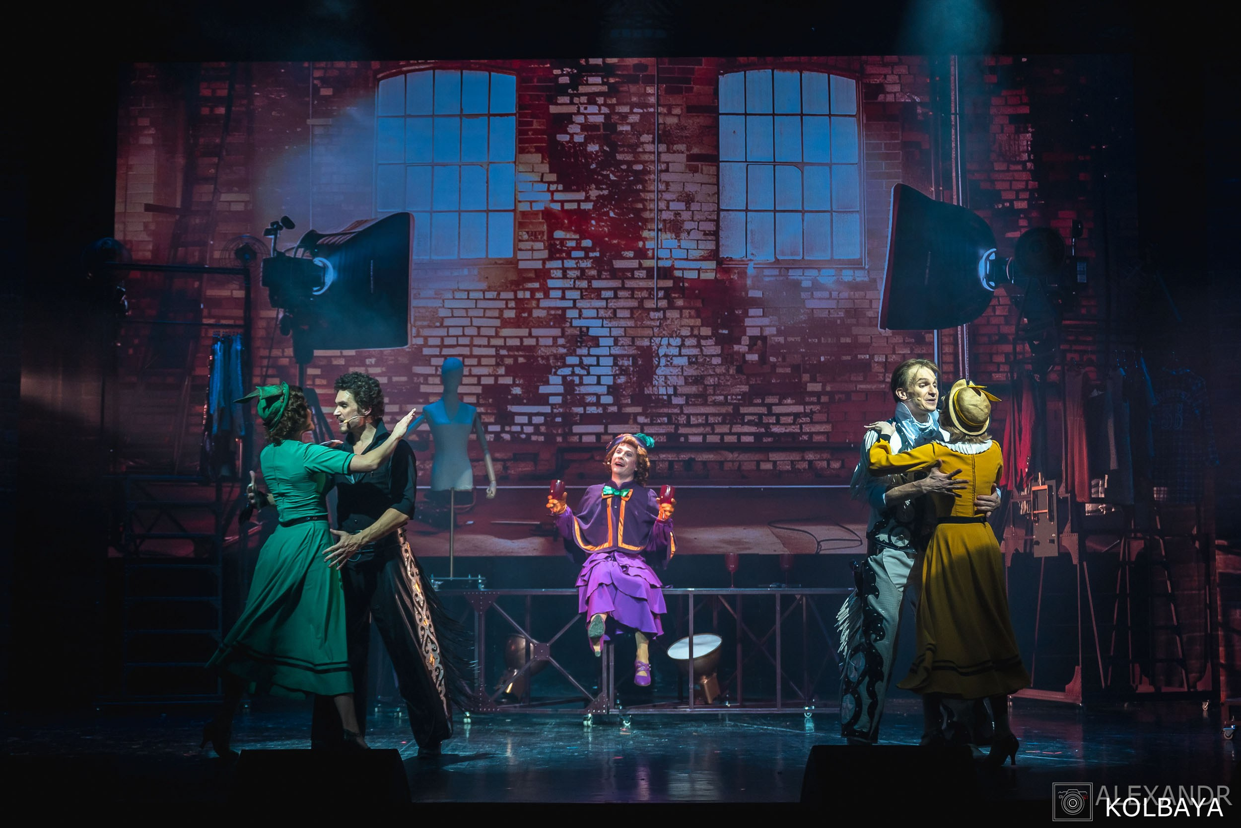 Фотографии со спектакля «Привет, я тетя Чарли». Концертный и театральный репортажный фотограф в Москве Александр Колбая