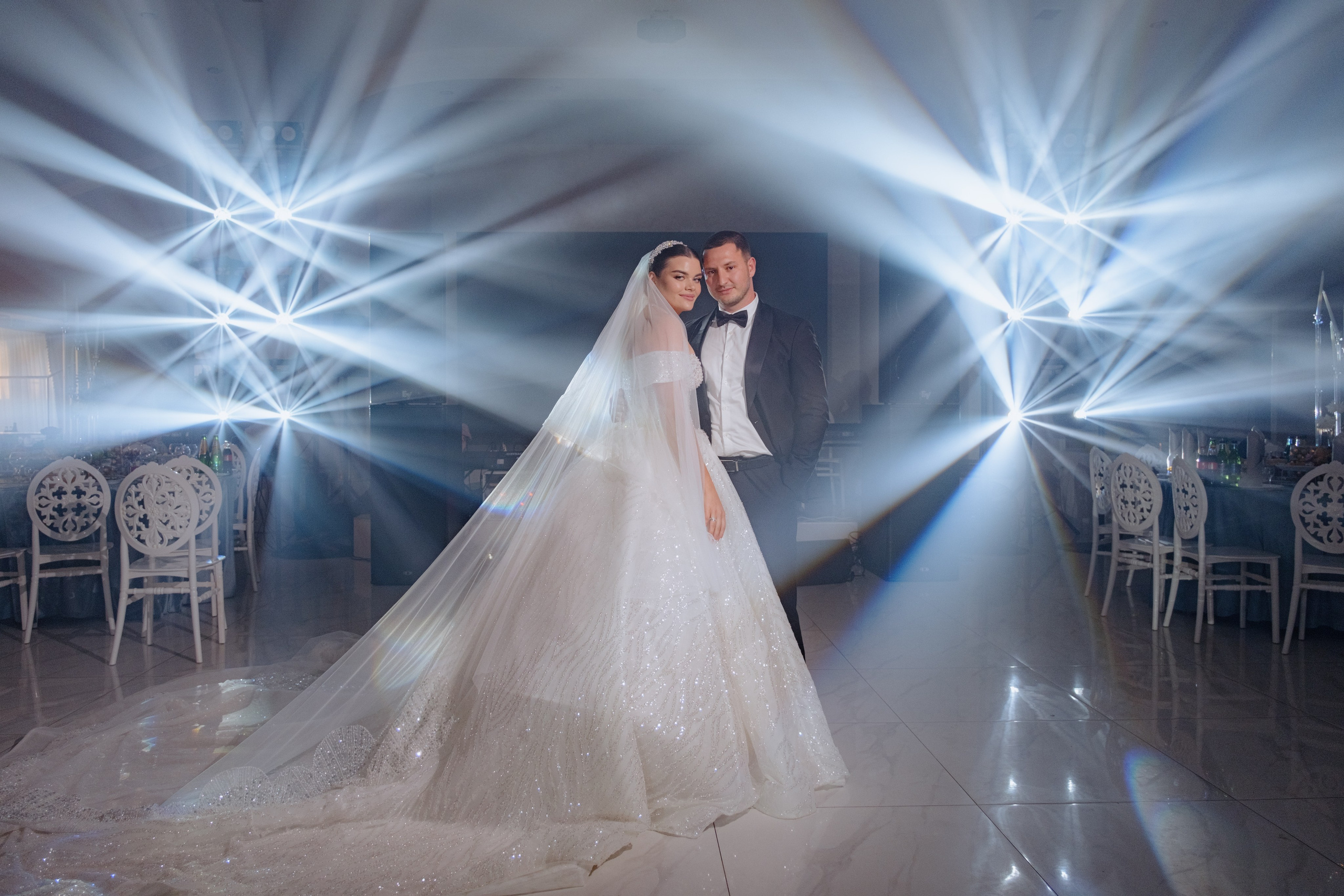 свадебная пара на банкете фотограф на свадьбу в Краснодаре 
