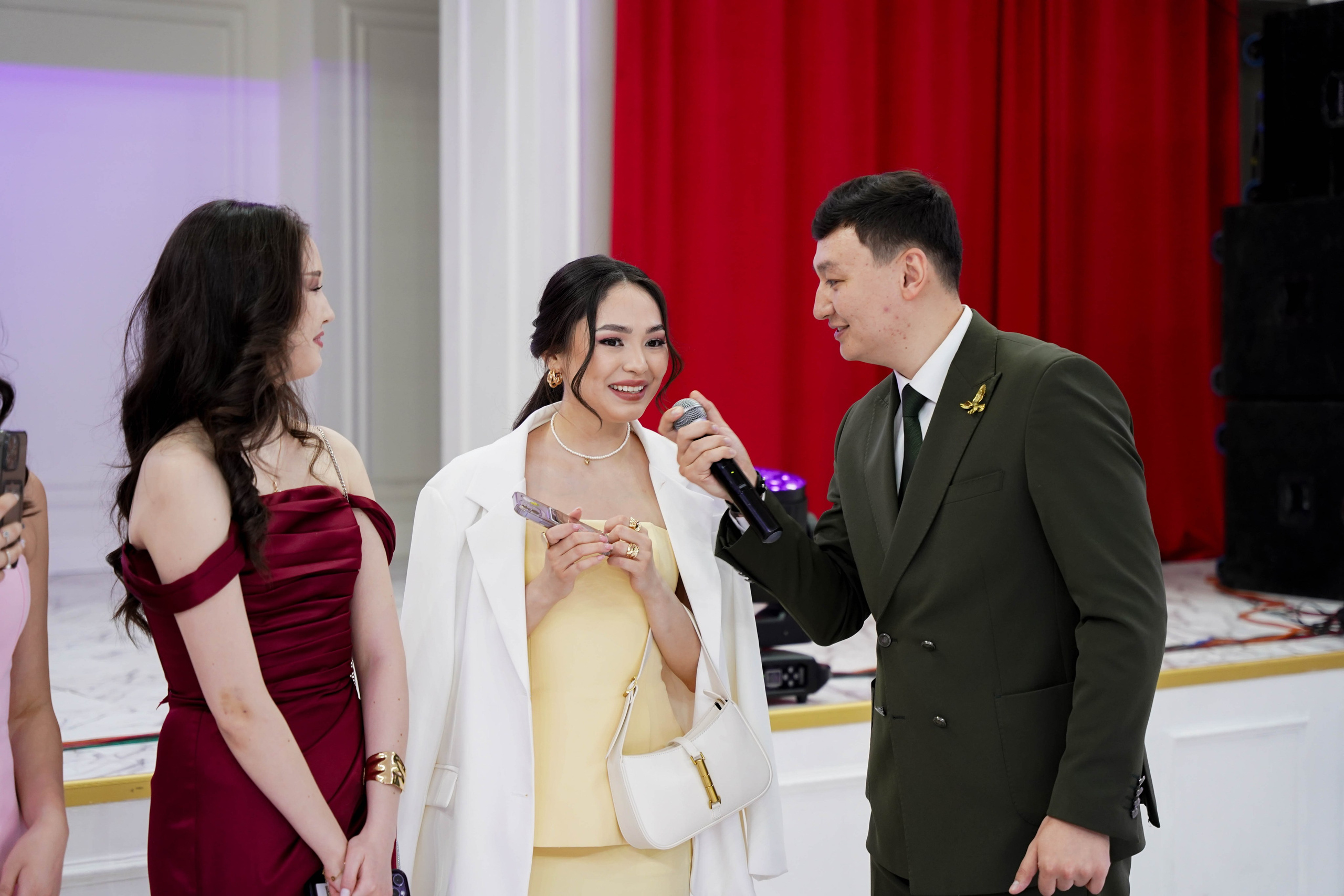 Dana uzatu. Фотограф Ернар Ержанов