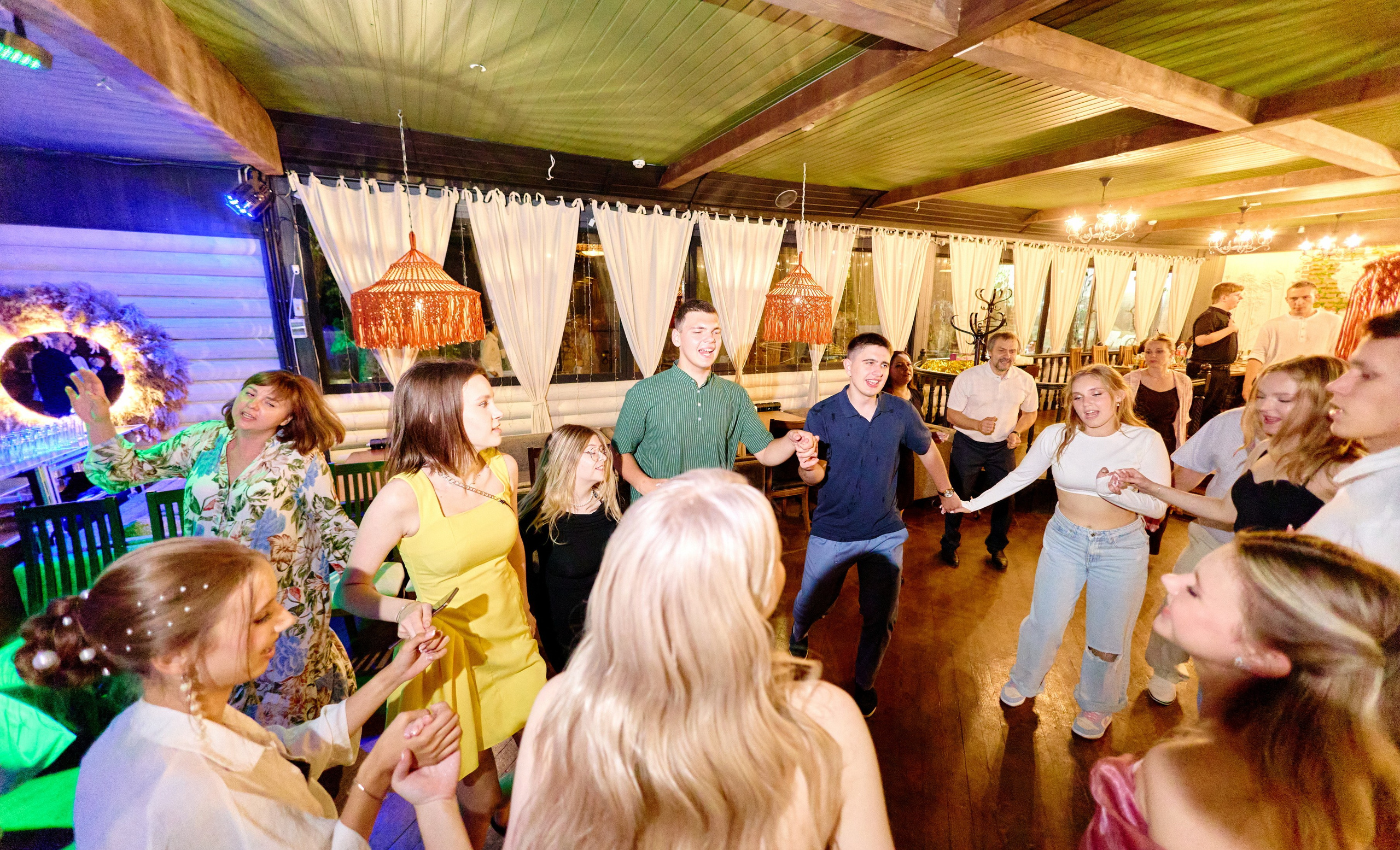 Выпускной 35 Сош. Фотограф Выпускные альбомы Таганрог Сергей Коробченко