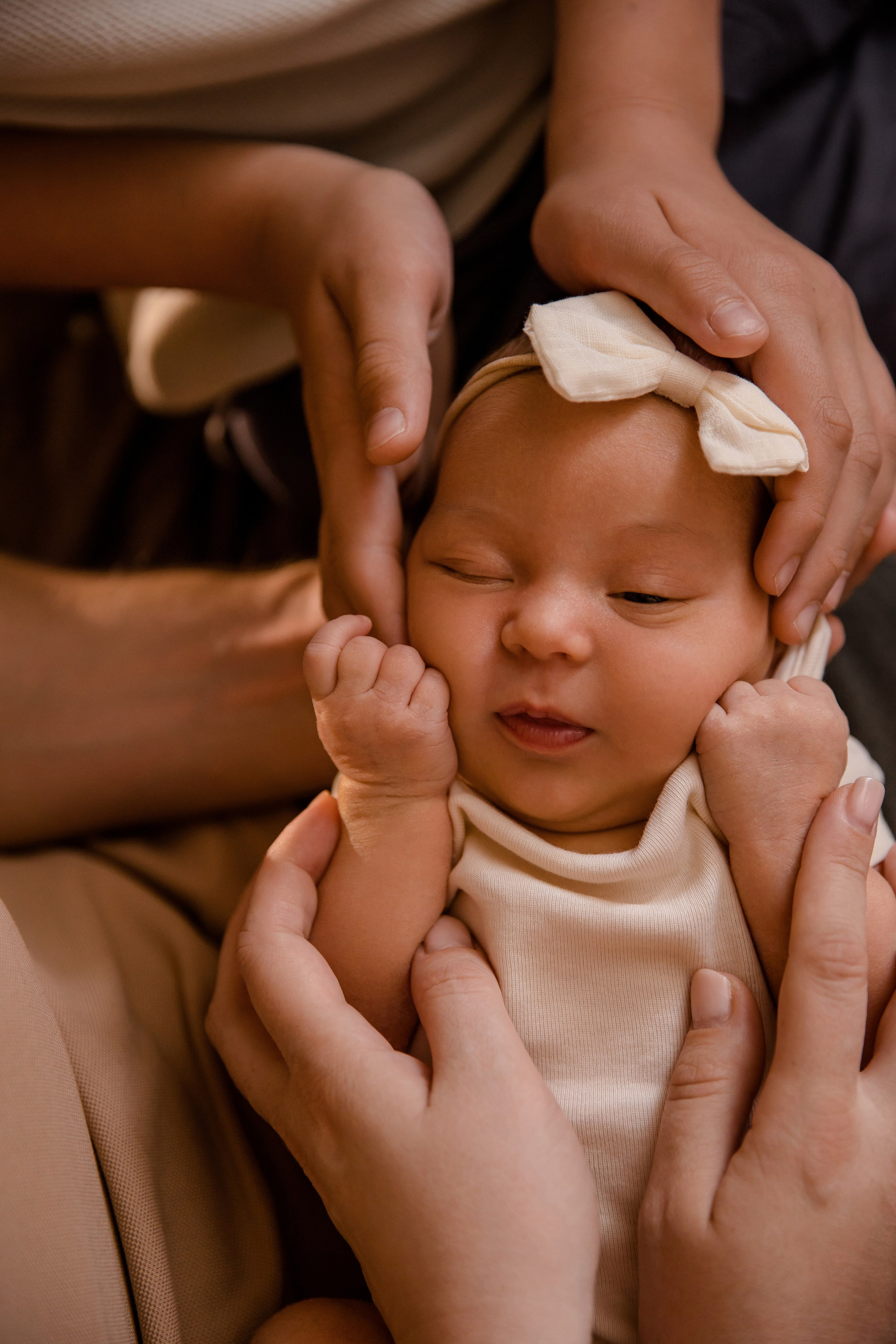 Новорожденная Ульяна в уюте дома. Семейный и детский фотограф в Москве Вера Ускова