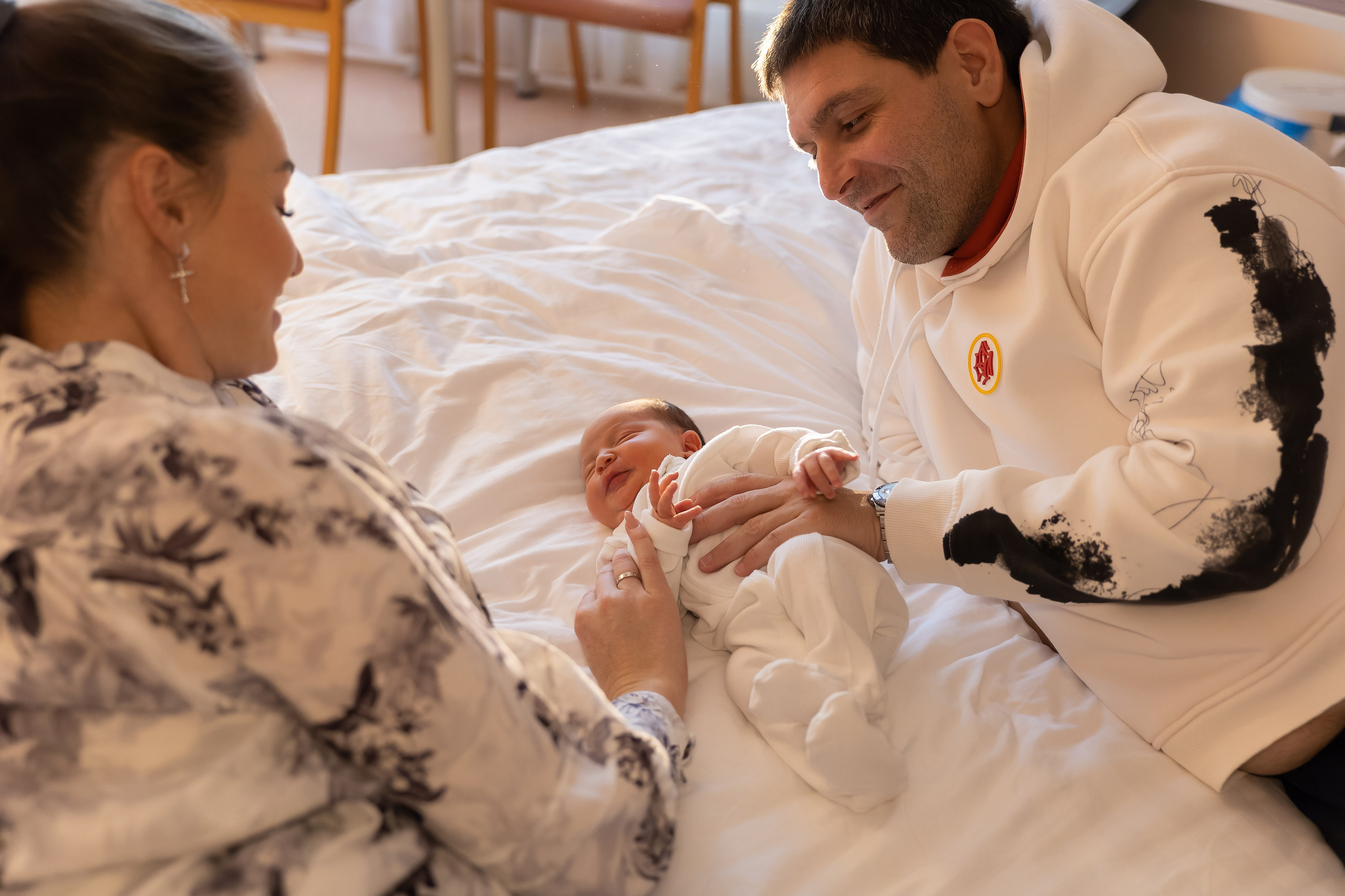 Фото выписки — заказать фотографа на выписку из роддома в Москве. Фотографы на роды в Москве. Фото и видео родов. Фотопроект «Продолжение рода»