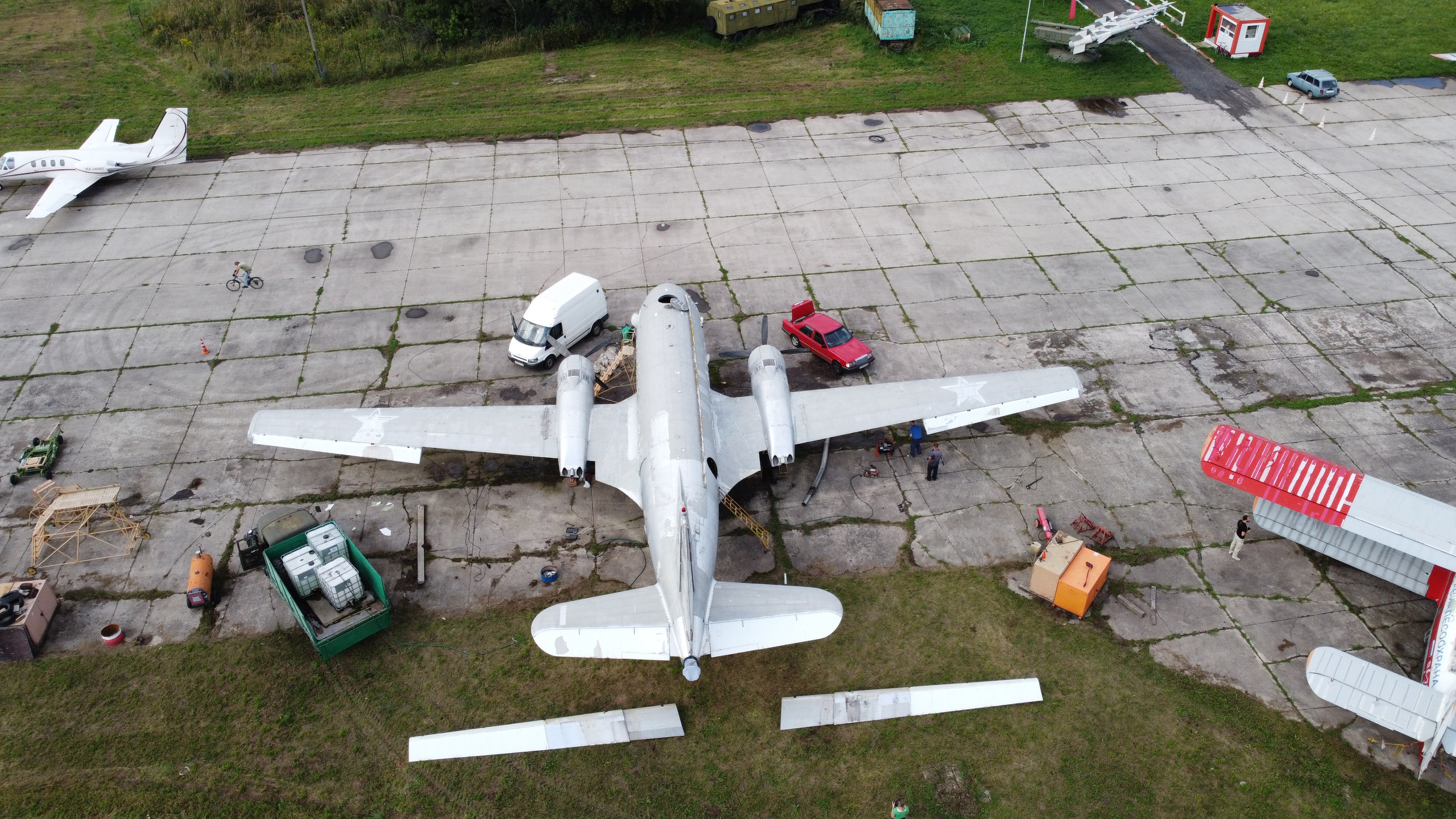 Ил-14Т «Голубая Мечта» — смывка краски (2021 г.). Фотоальбом показывающий увлекательный мир авиации и мир медведей Андрея Иванова