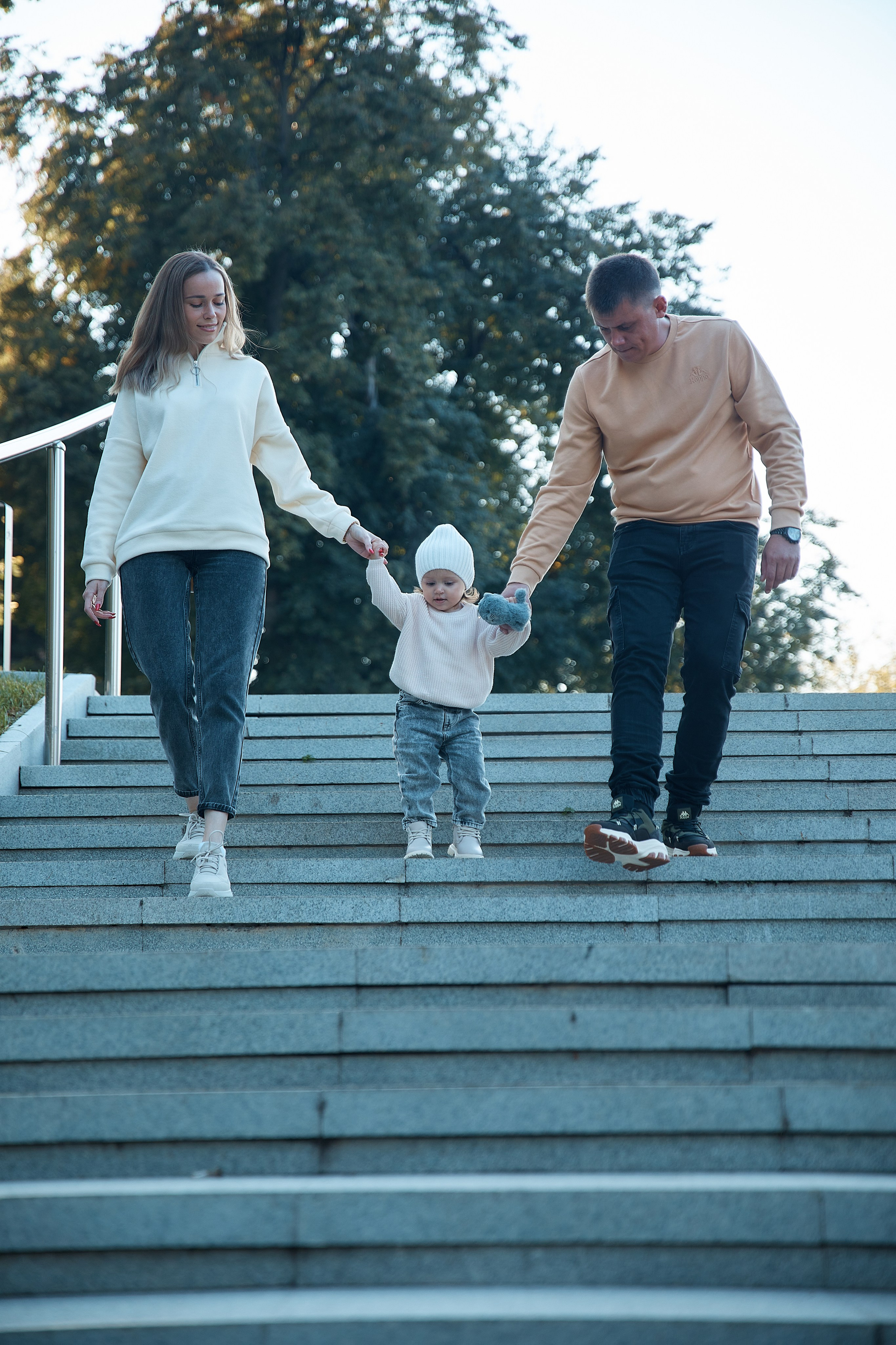 Прогулка в Алесандровском саду. Надя и Дима с дочей. Татьяна Бабаева — Фотограф