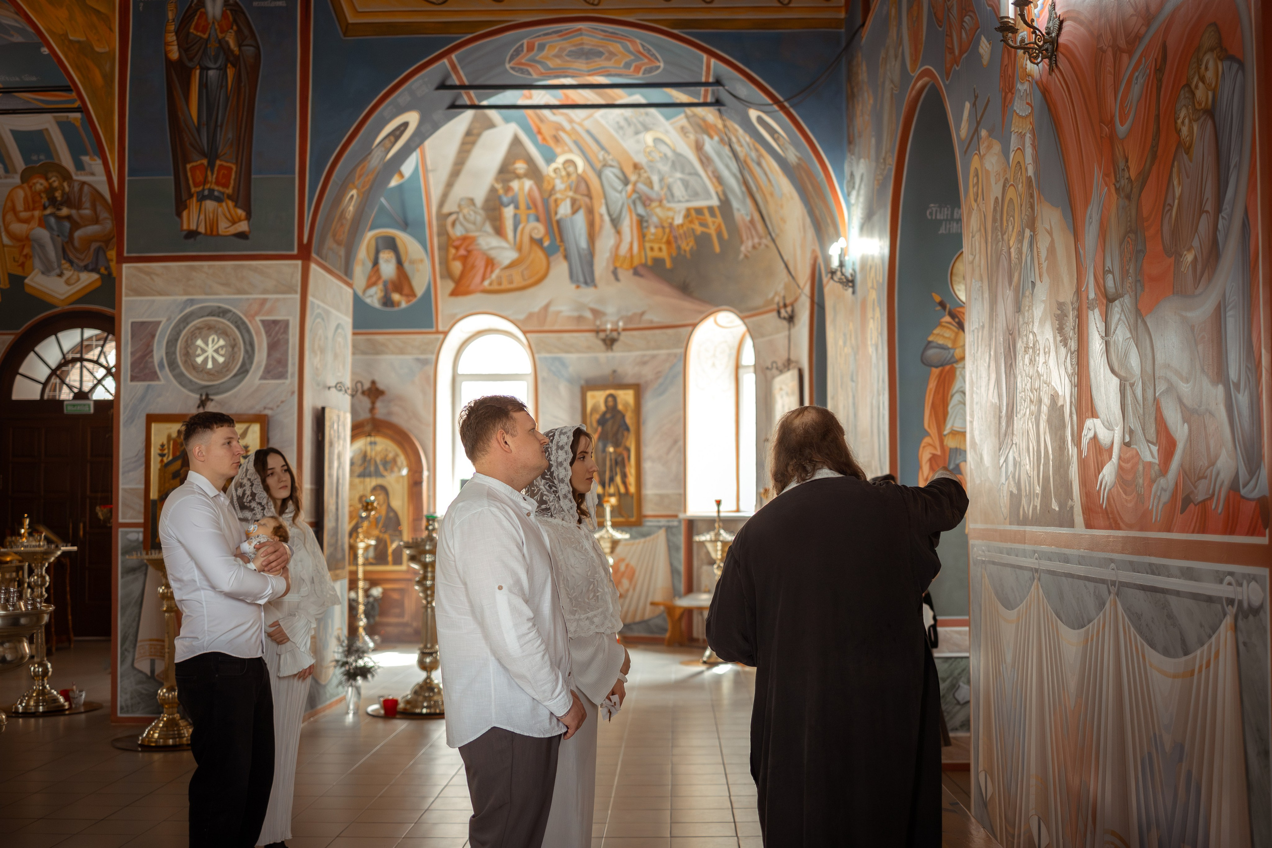 Таинство Крещения младенца в храме в честь святой преподобномученицы великой княгини Елисаветы (г.Белоусово). Надежда Стар семейный и церковный фотограф в Жукове и Калужской области