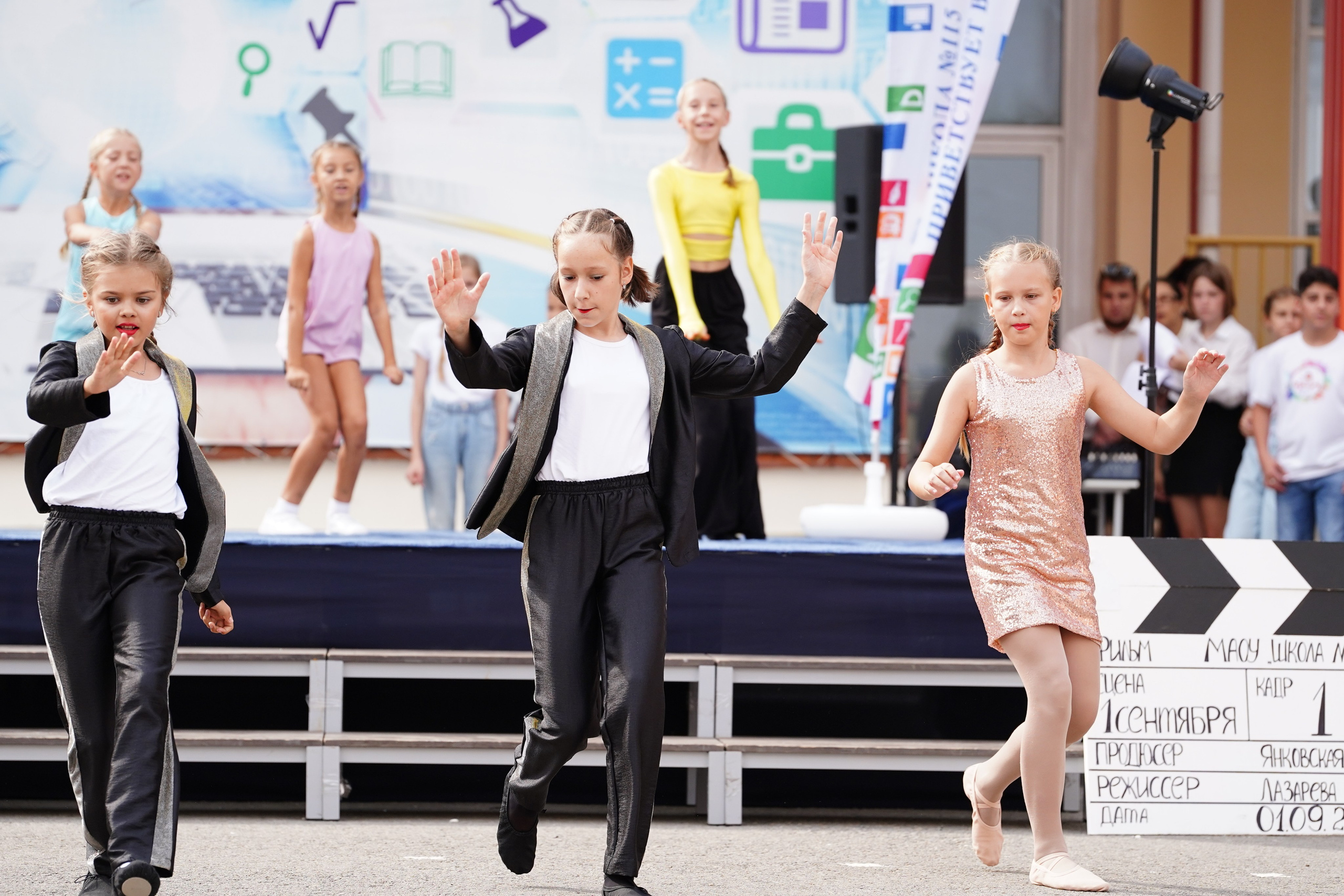 1 сентября Линейка. MEMENTO.Выпускные альбомы, школьные, юбилейные и другие книги. Ростов-на-Дону